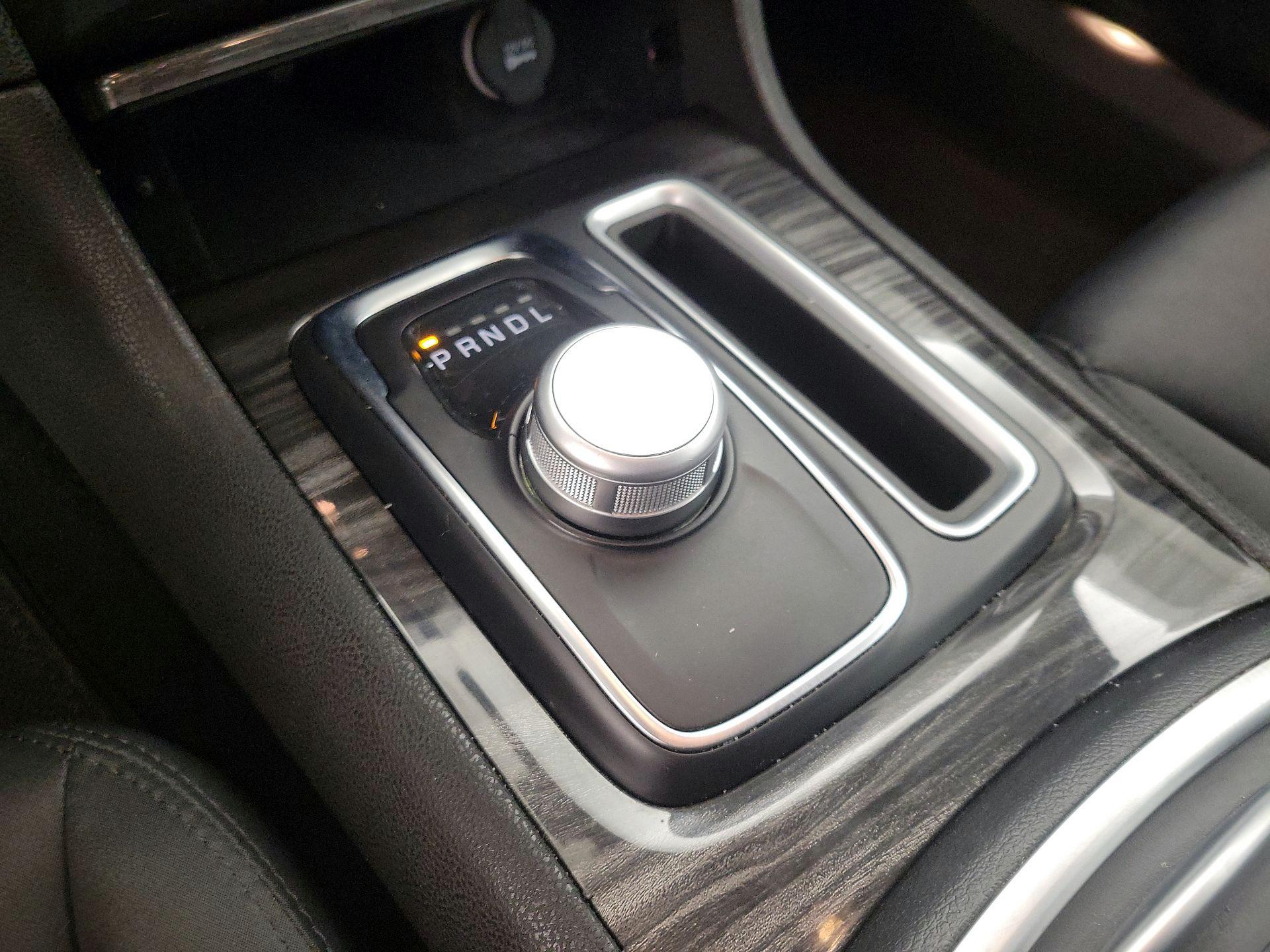 Thumbnail: 2022 Chrysler 300 - 17