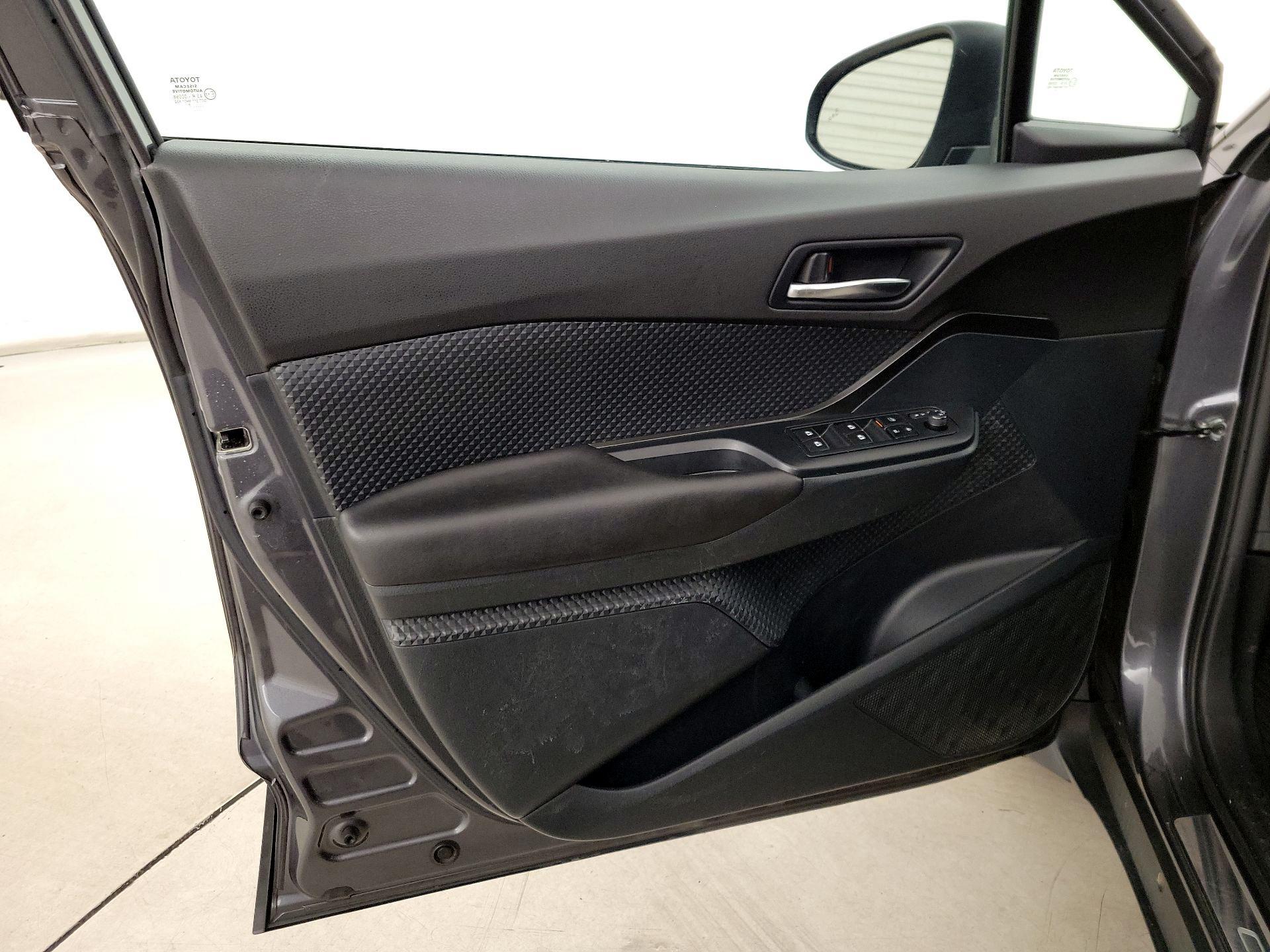 Thumbnail: 2018 Toyota C-HR - 12