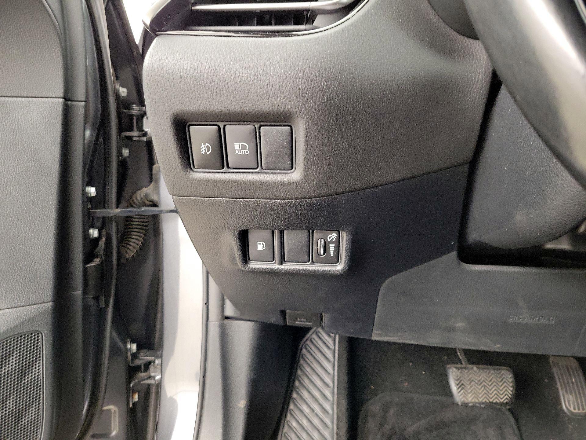 Thumbnail: 2018 Toyota C-HR - 13