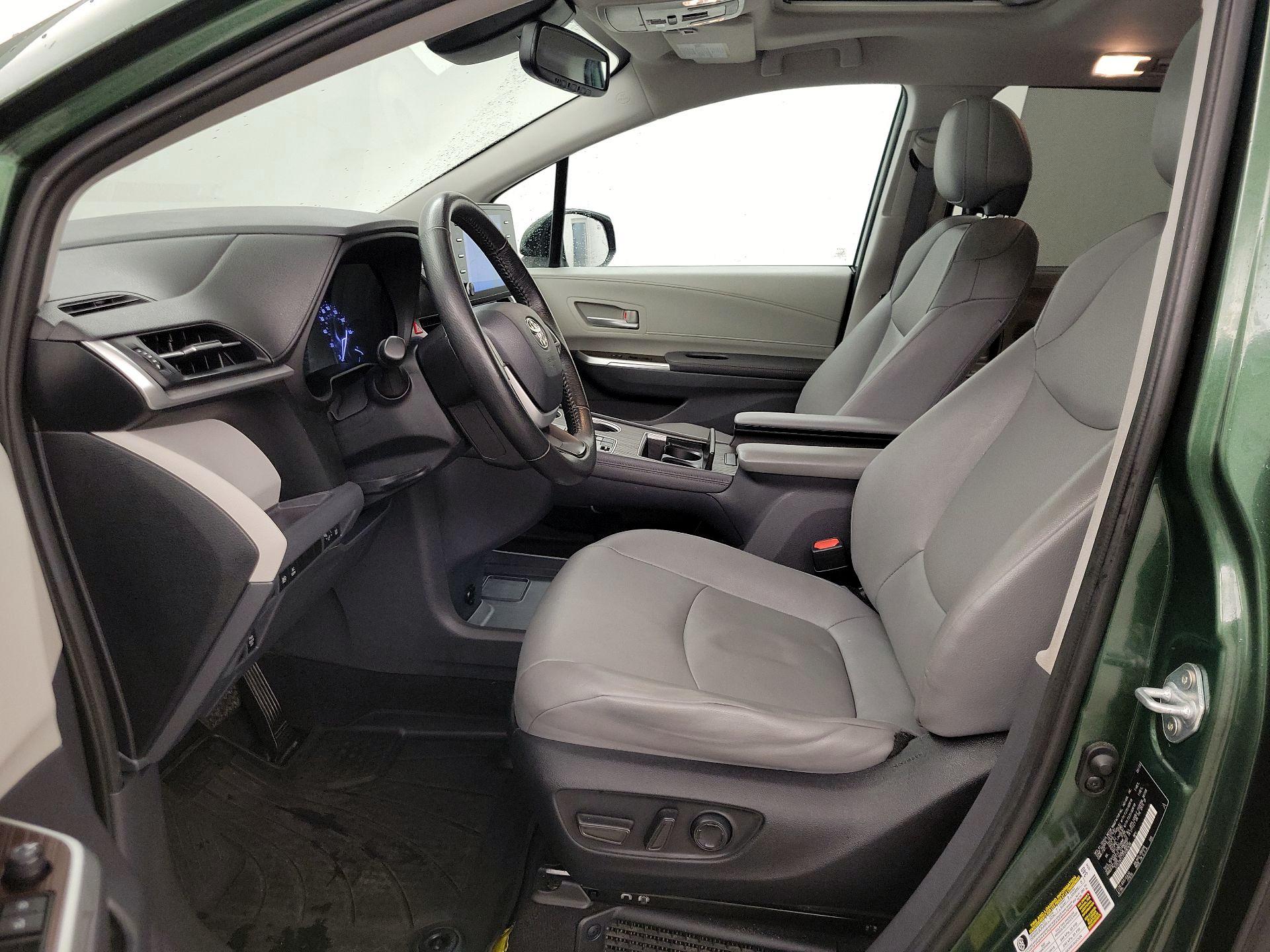 Thumbnail: 2023 Toyota Sienna - 11