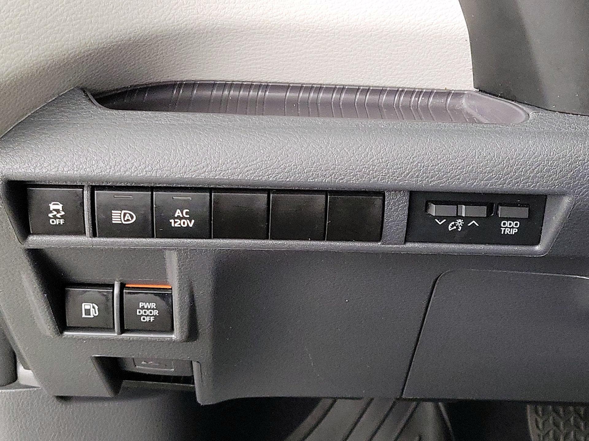 Thumbnail: 2023 Toyota Sienna - 13