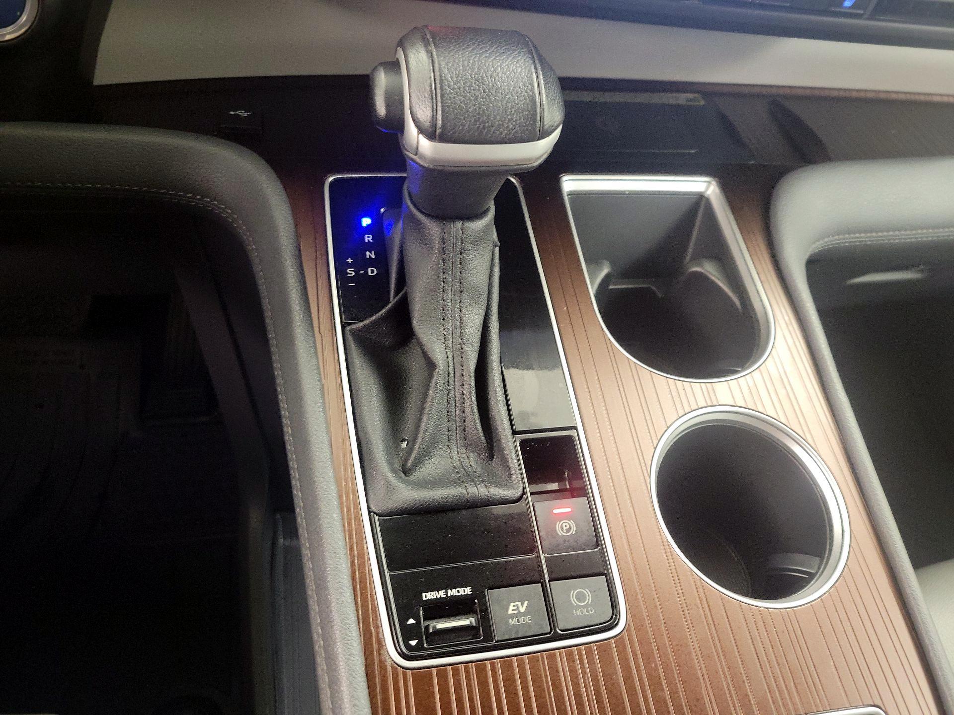 Thumbnail: 2023 Toyota Sienna - 18