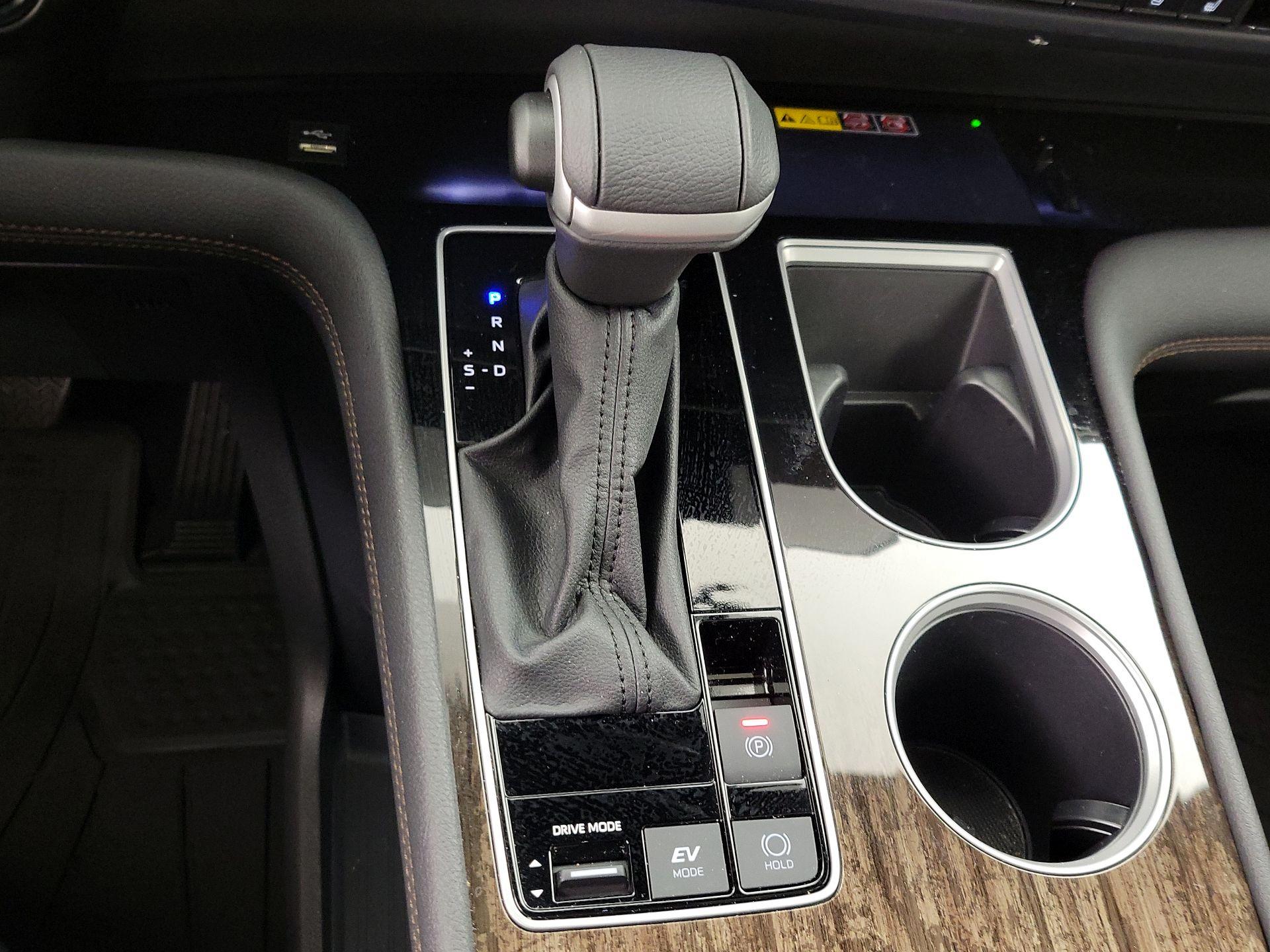Thumbnail: 2025 Toyota Sienna - 18