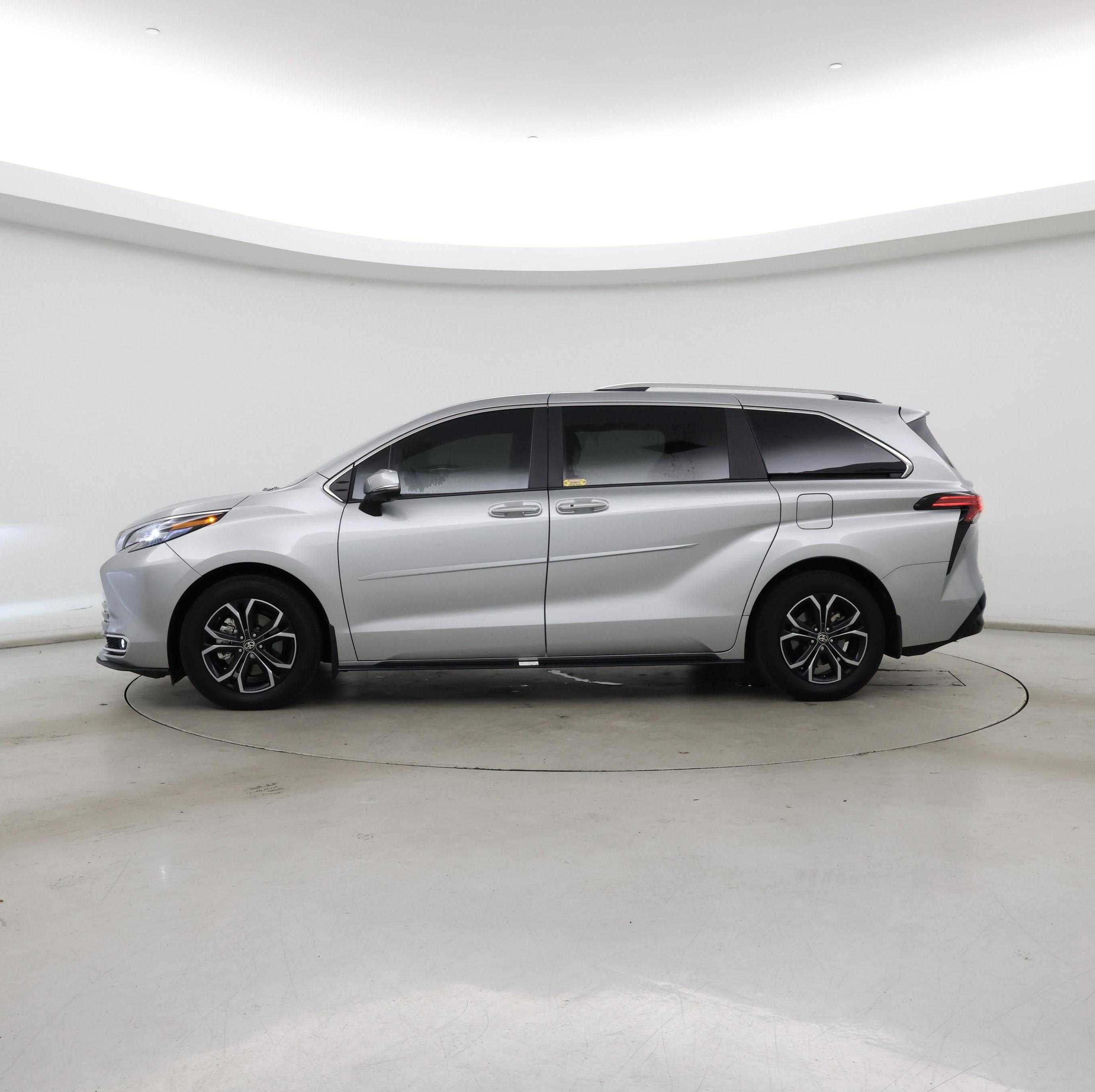 Thumbnail: 2025 Toyota Sienna - 3