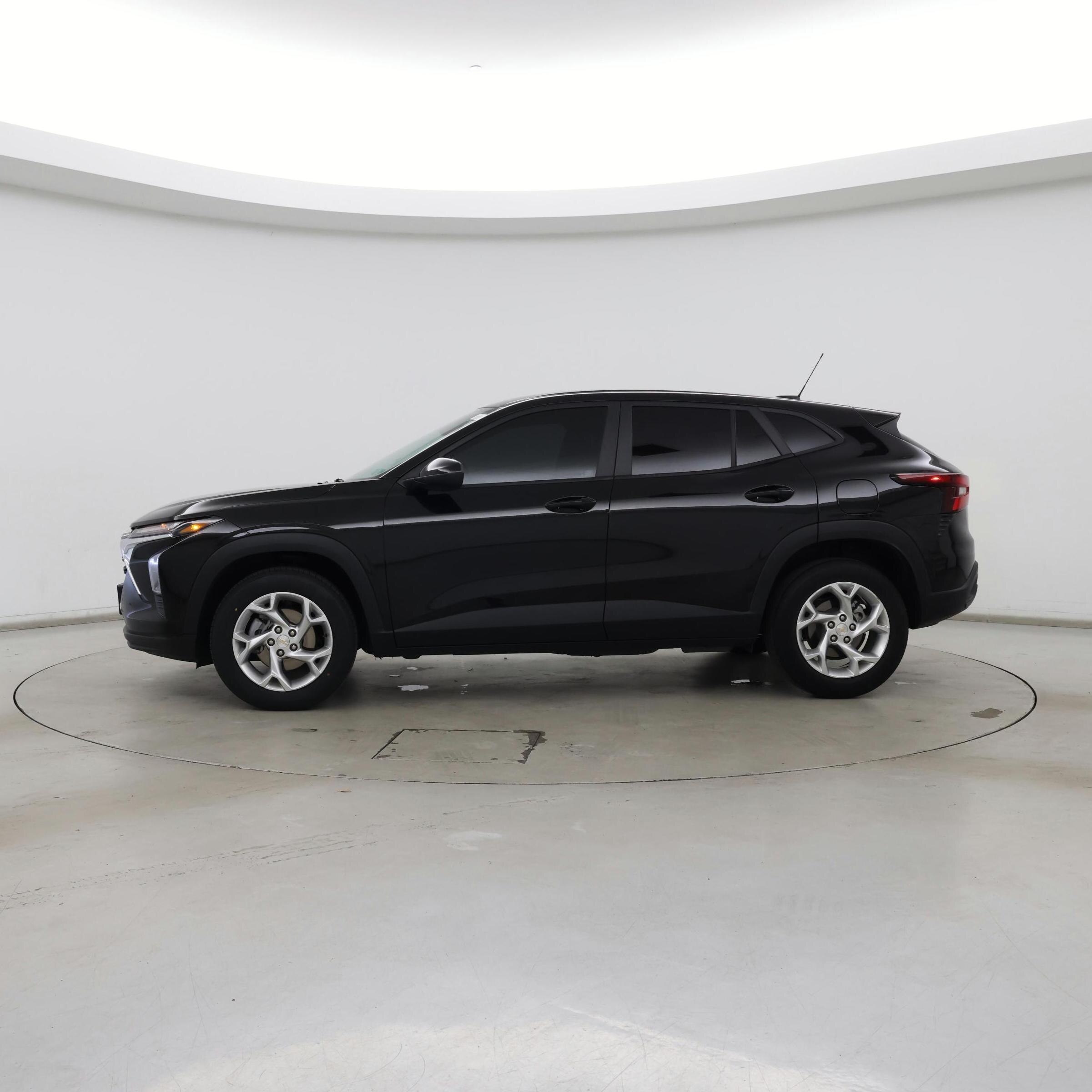 Thumbnail: 2024 Chevrolet Trax - 3