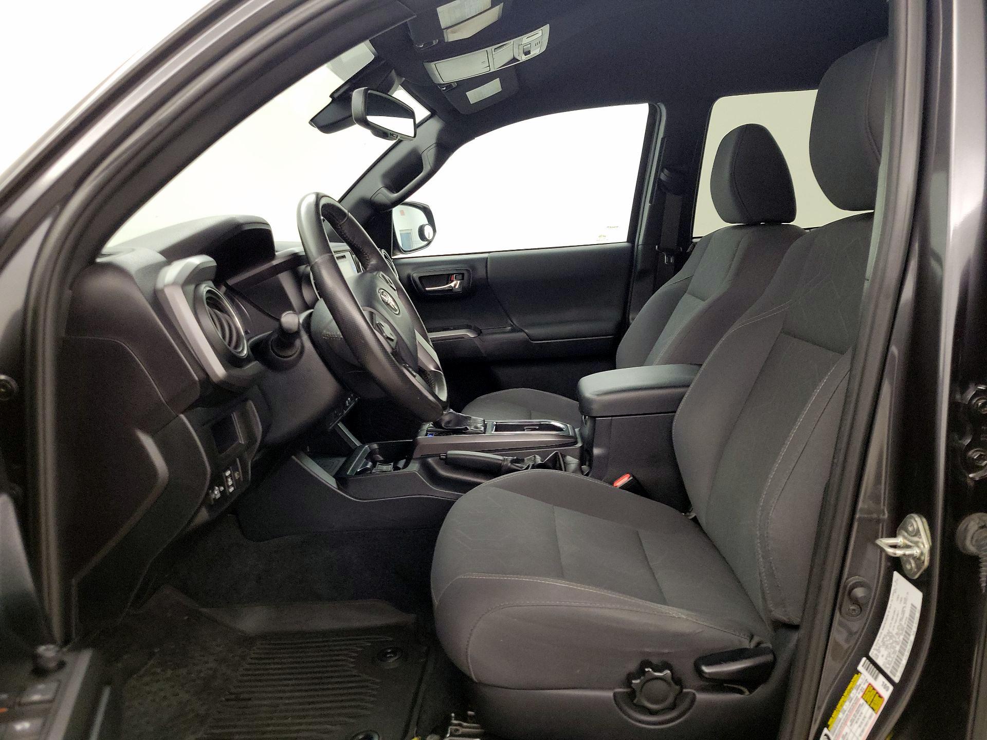 Thumbnail: 2019 Toyota Tacoma - 11