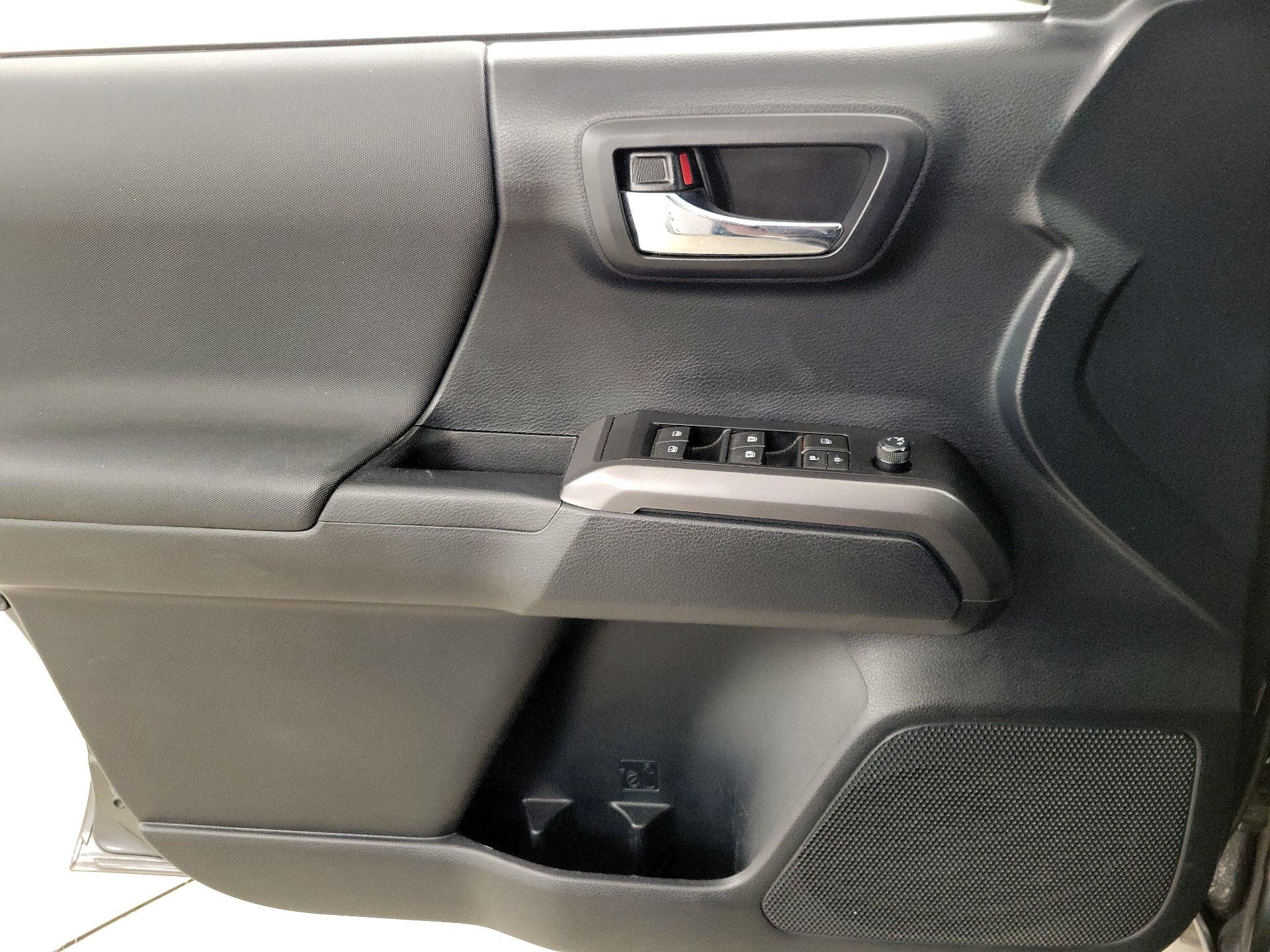 Thumbnail: 2019 Toyota Tacoma - 12