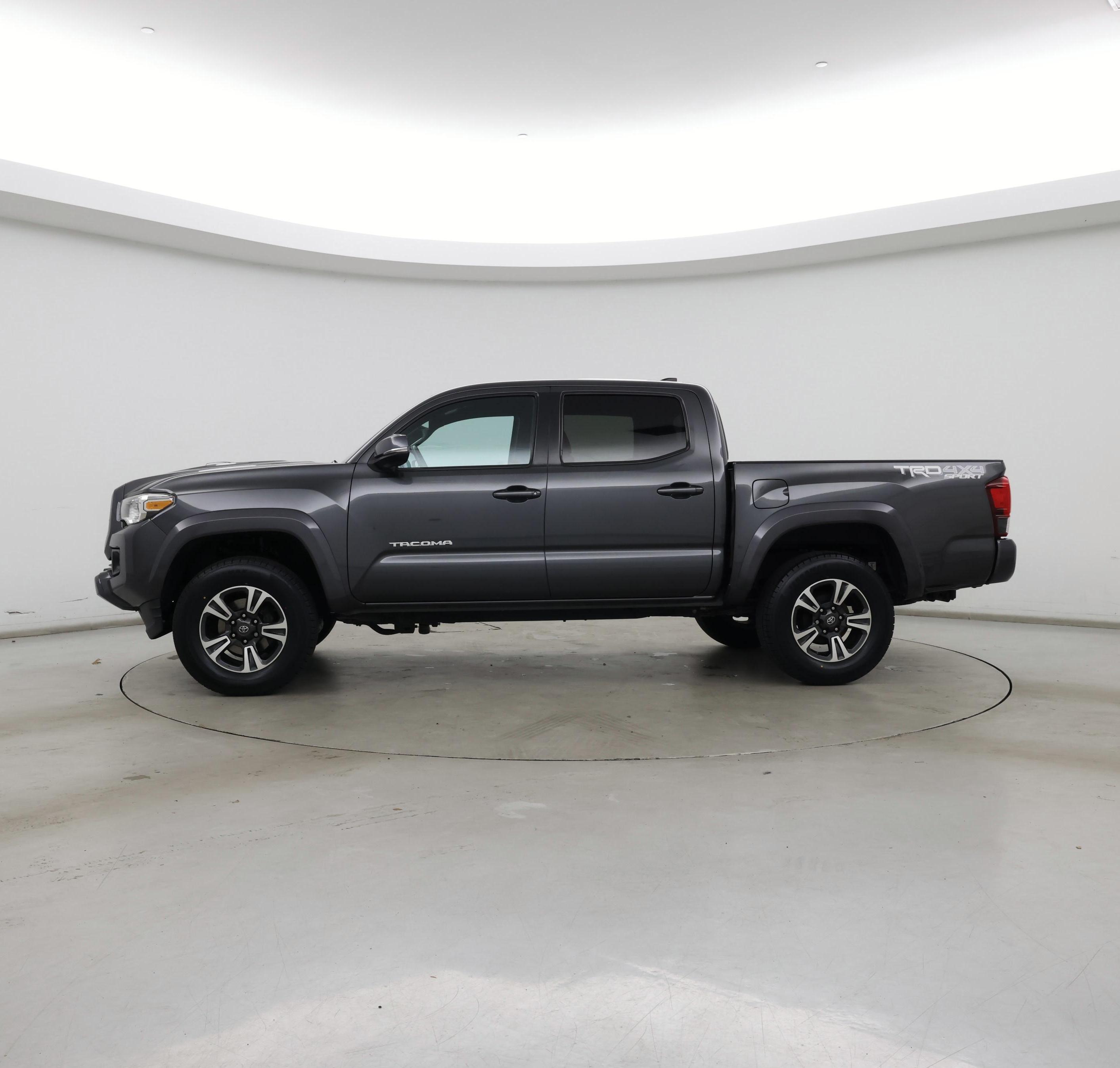 Thumbnail: 2019 Toyota Tacoma - 3