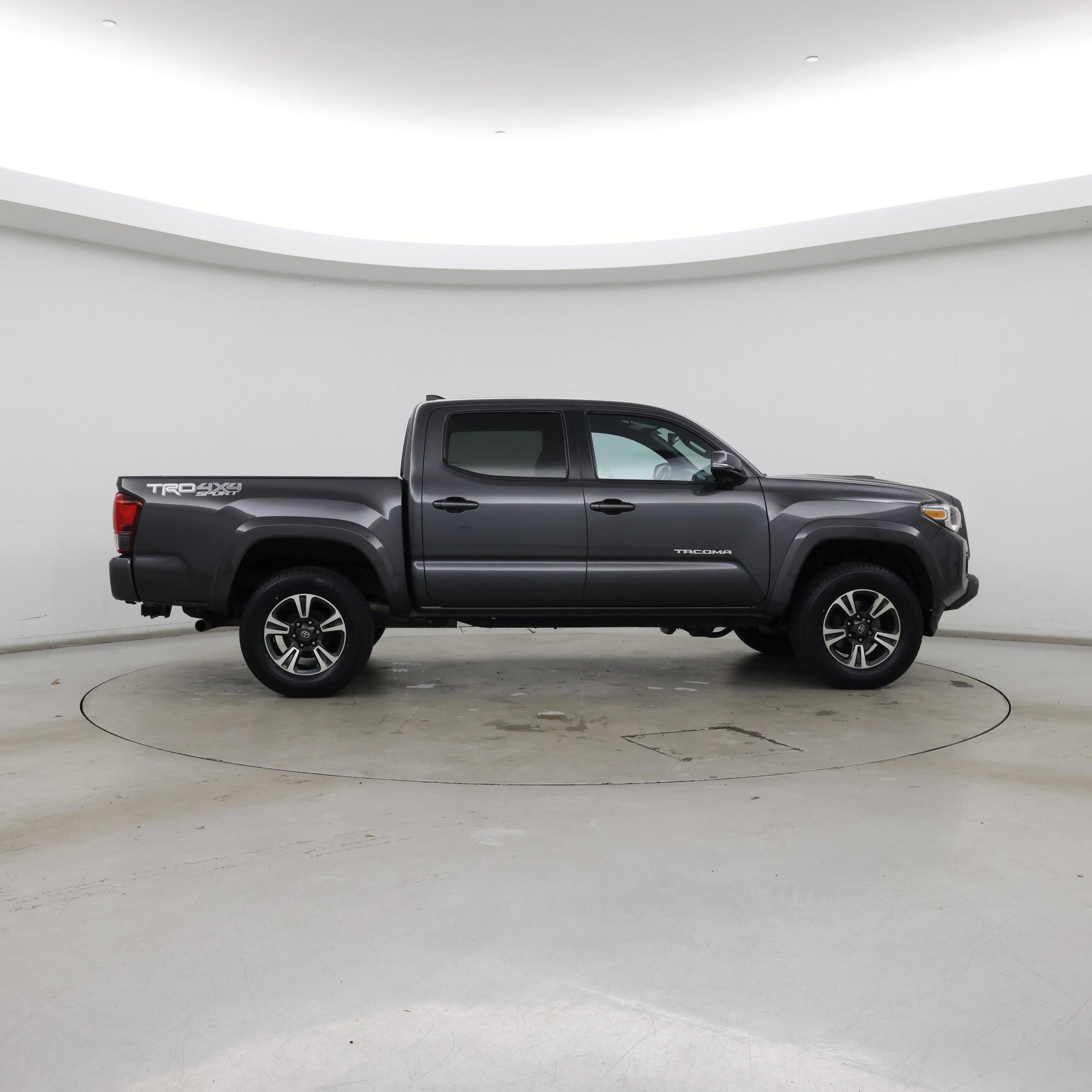Thumbnail: 2019 Toyota Tacoma - 7
