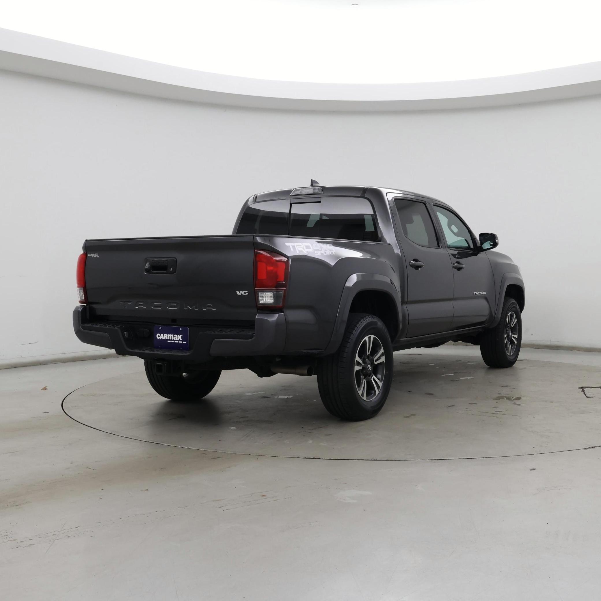 Thumbnail: 2019 Toyota Tacoma - 8