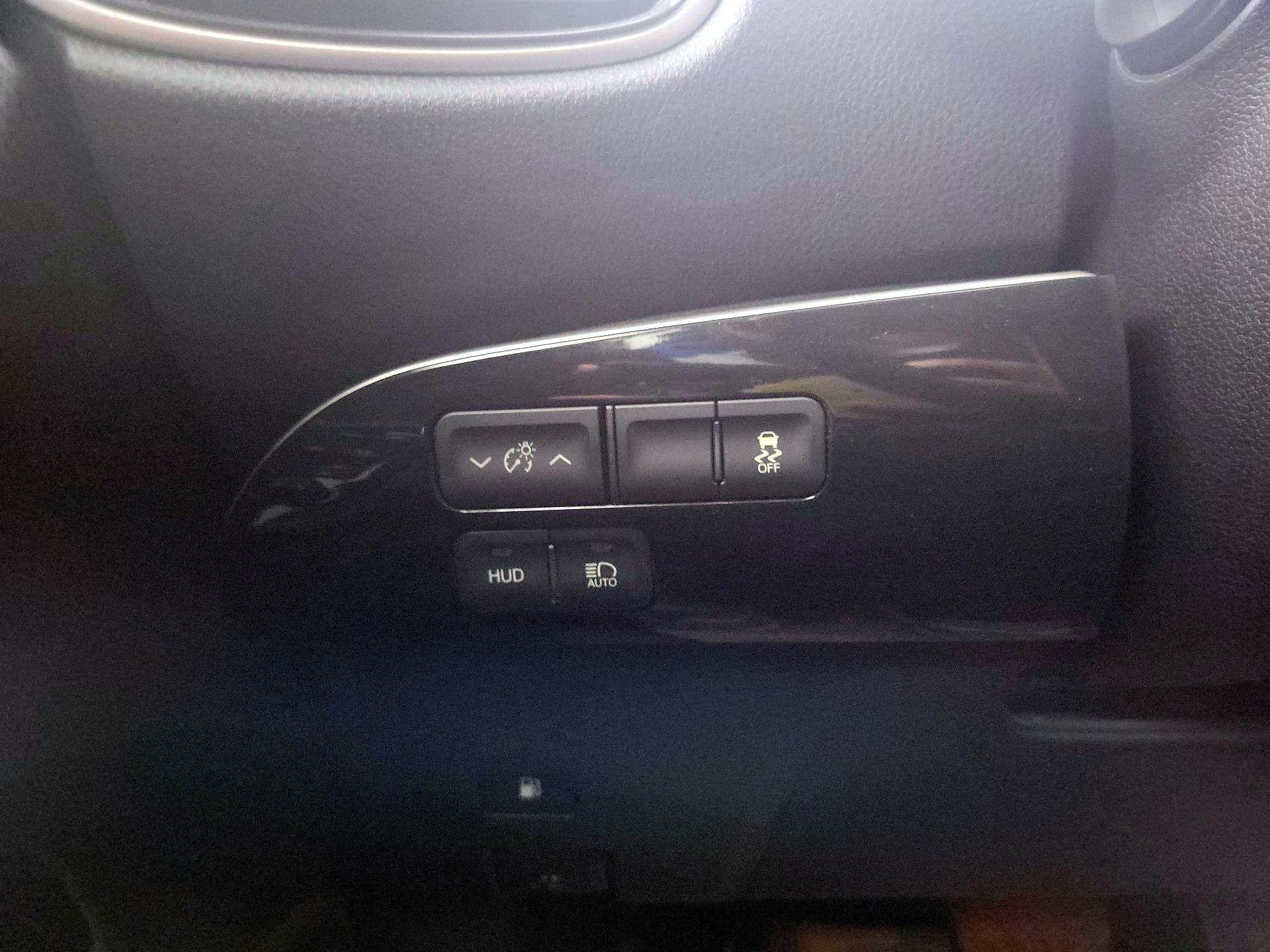 Thumbnail: 2016 Toyota Prius - 13