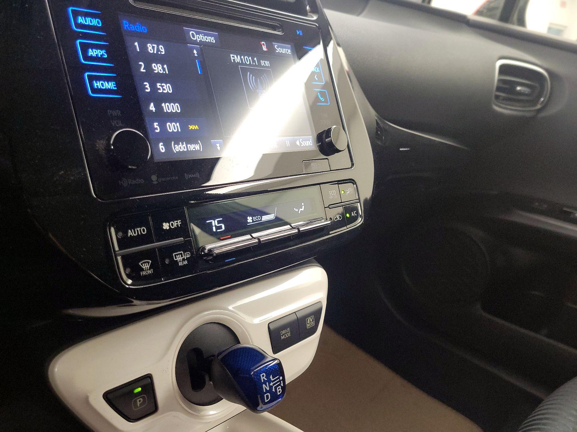 Thumbnail: 2016 Toyota Prius - 17