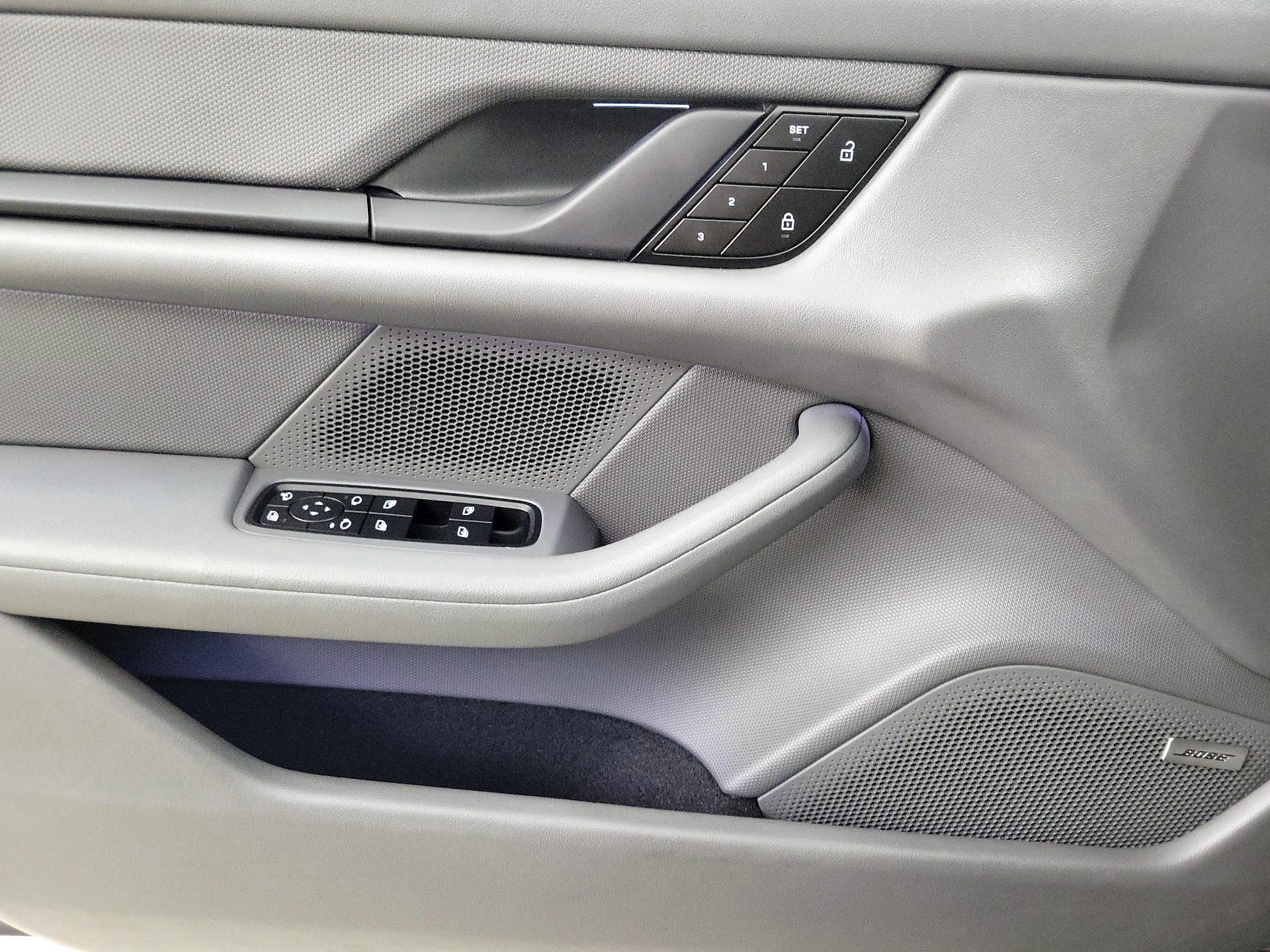 Thumbnail: 2023 Porsche Taycan - 12