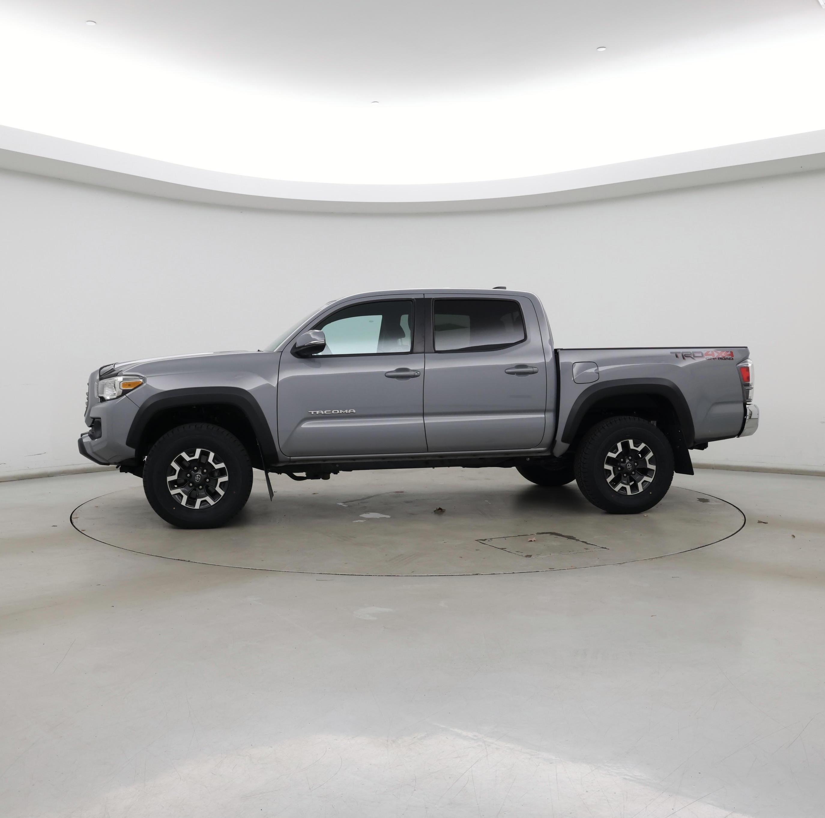 Thumbnail: 2020 Toyota Tacoma - 3