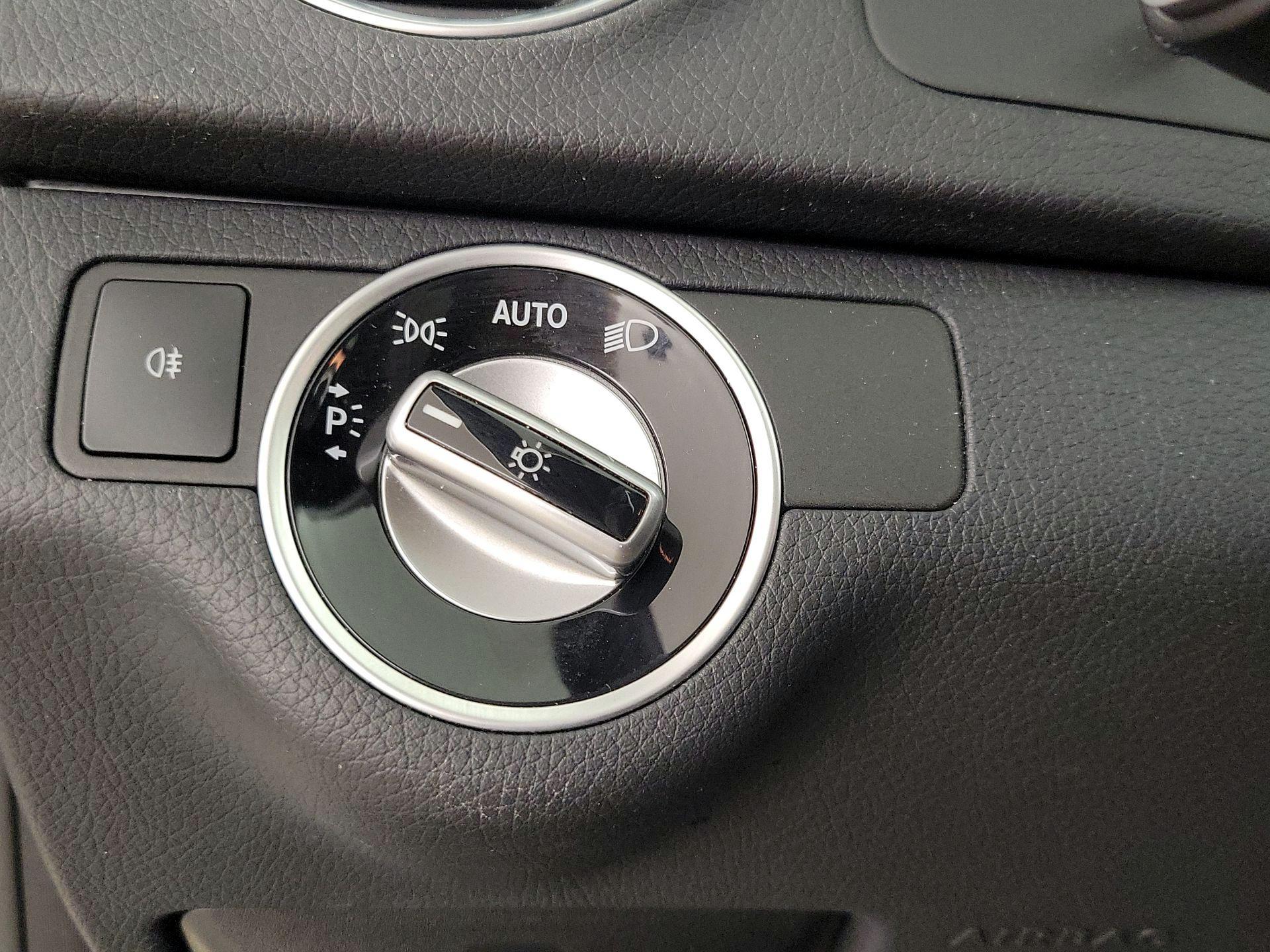 Thumbnail: 2015 Mercedes-Benz C-Class - 13