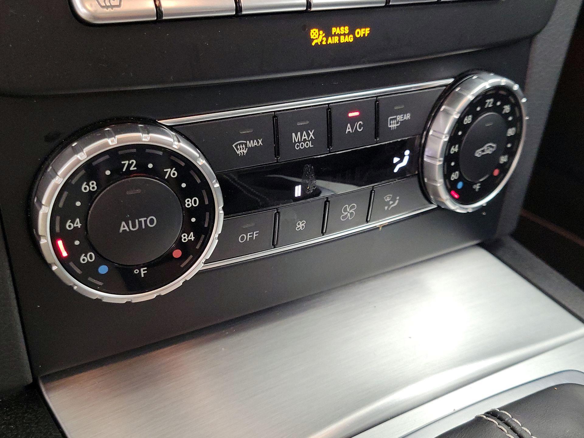 Thumbnail: 2015 Mercedes-Benz C-Class - 17