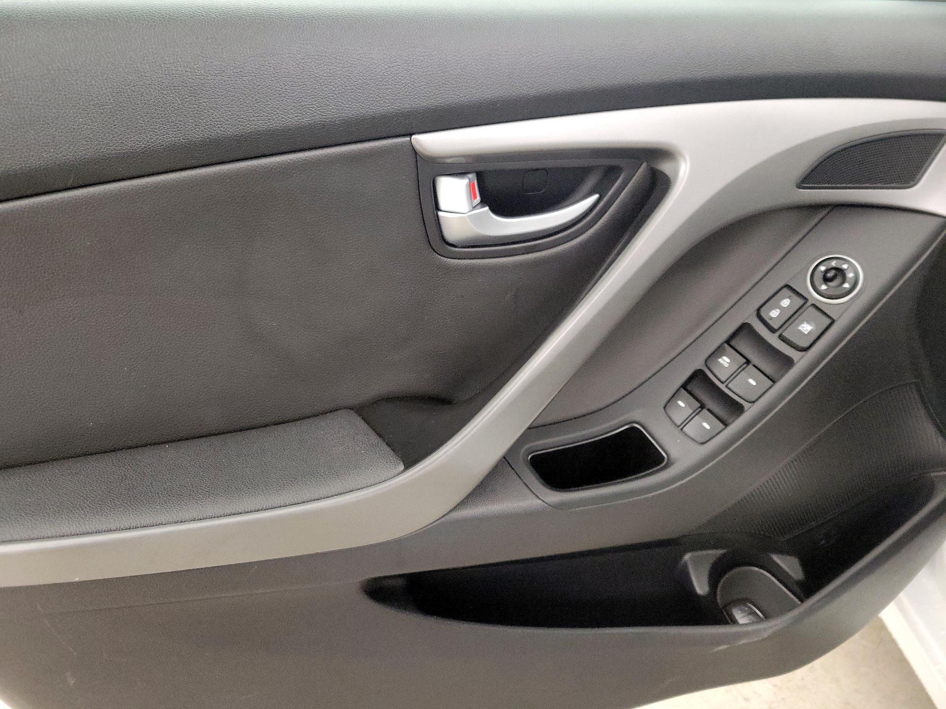 Thumbnail: 2016 Hyundai Elantra - 12