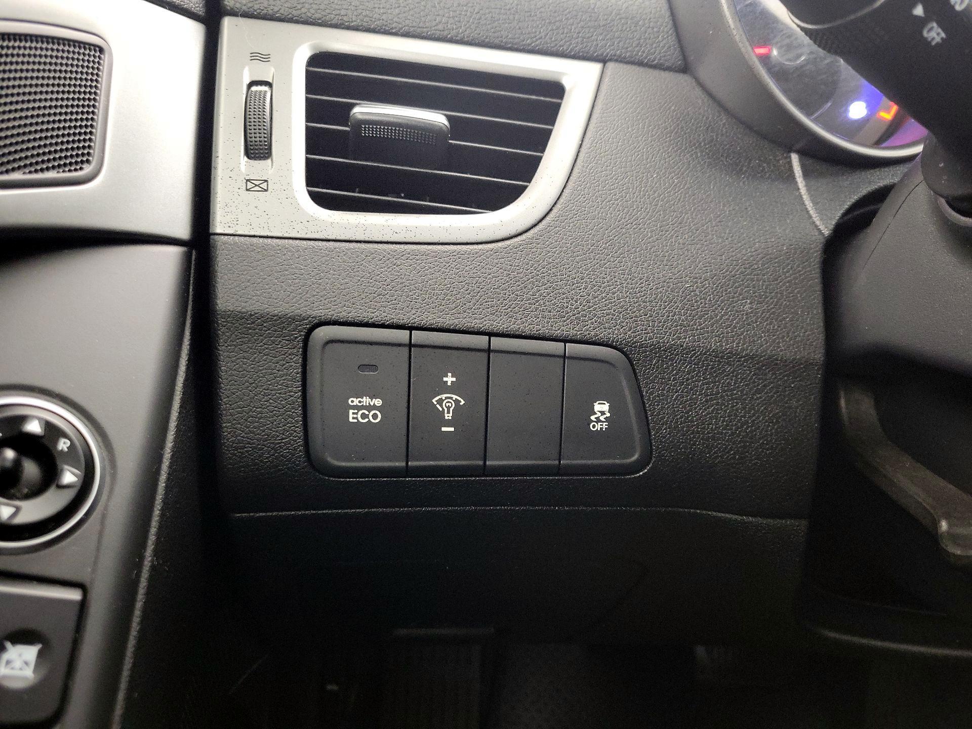 Thumbnail: 2016 Hyundai Elantra - 13