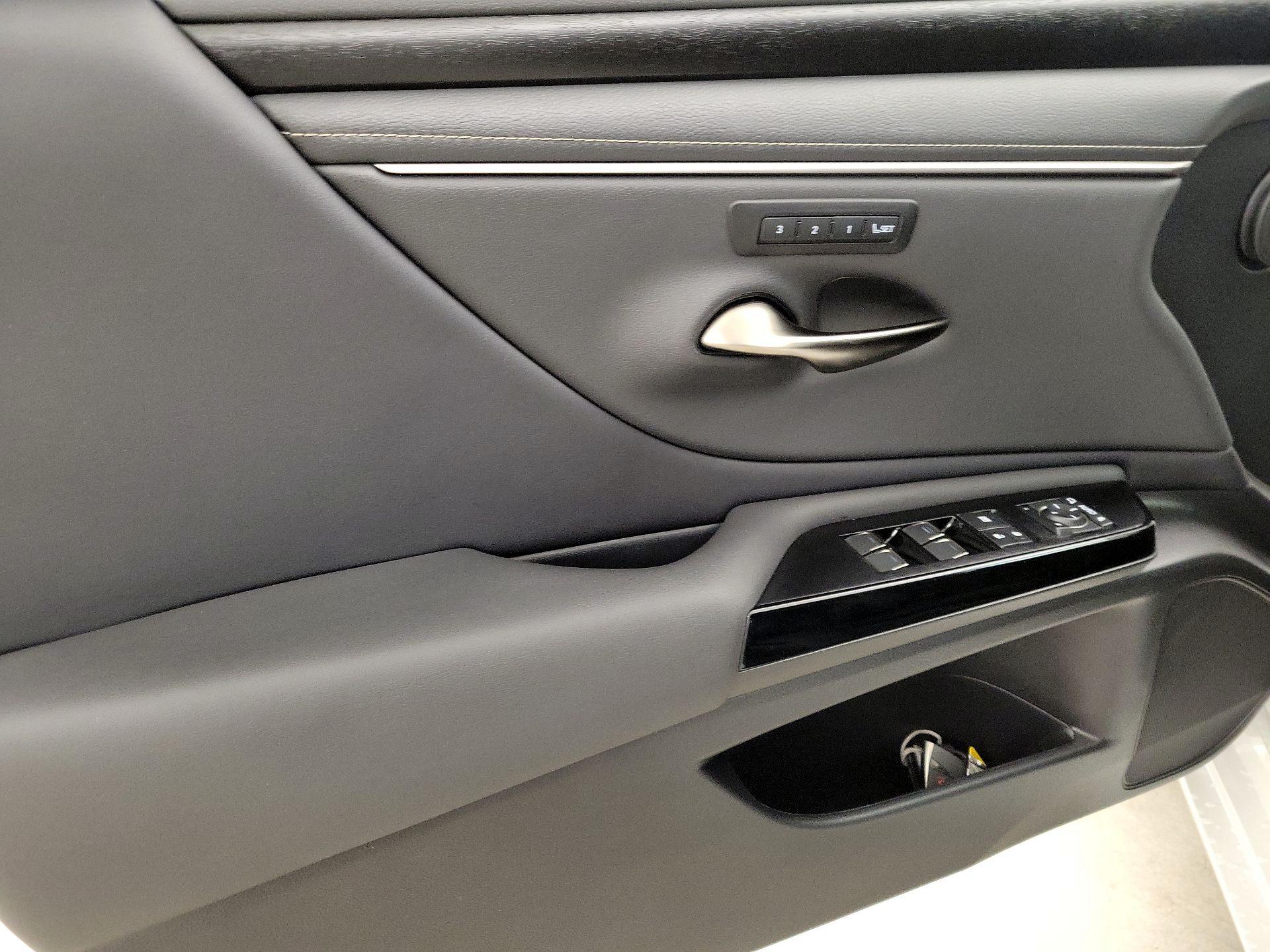 Thumbnail: 2023 Lexus ES - 12