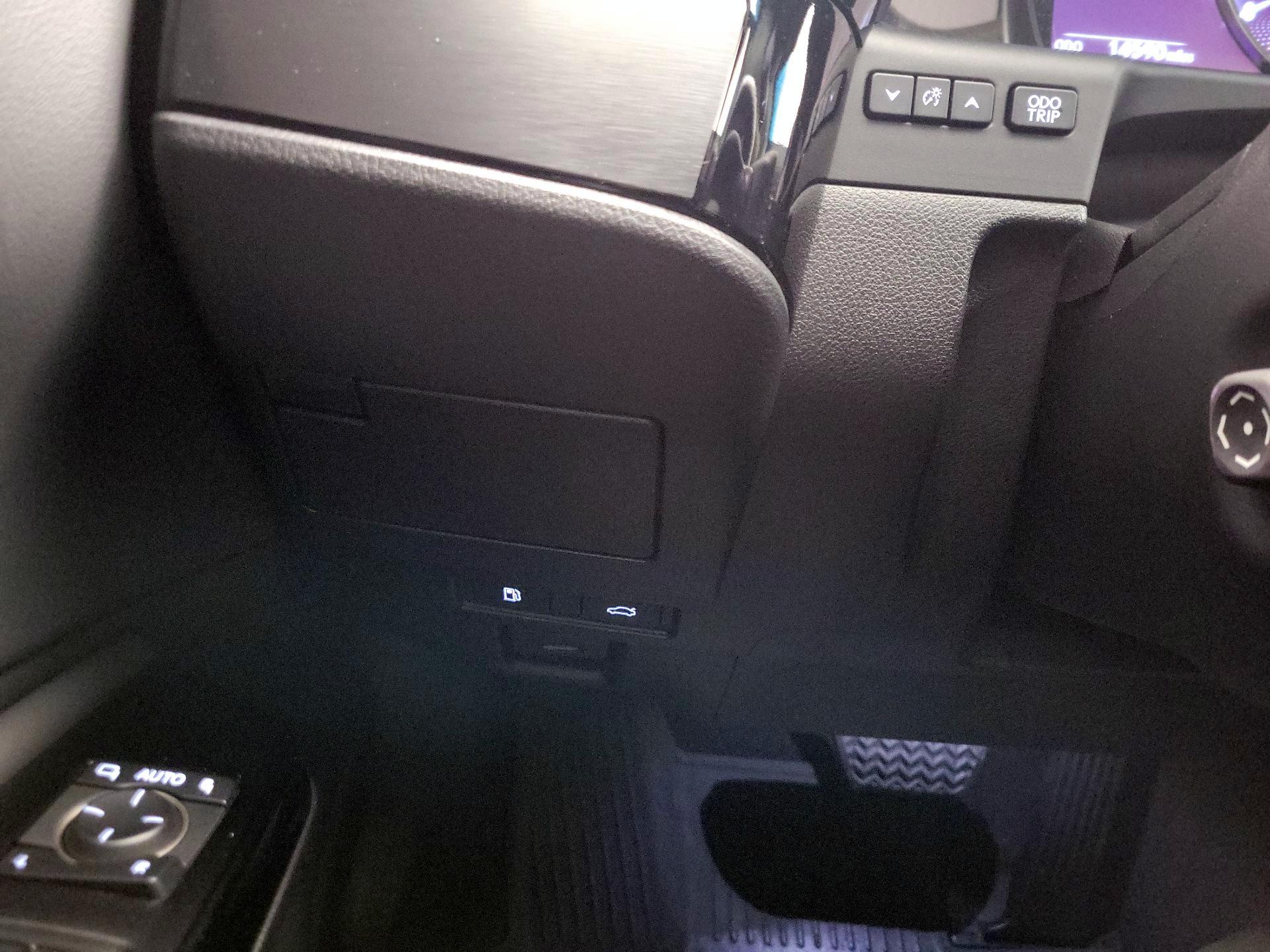 Thumbnail: 2023 Lexus ES - 13