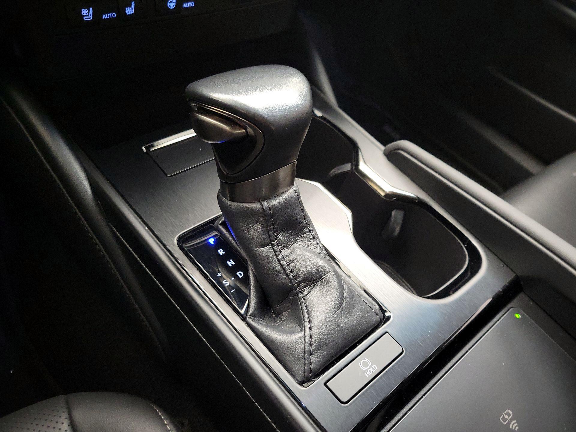 Thumbnail: 2023 Lexus ES - 17