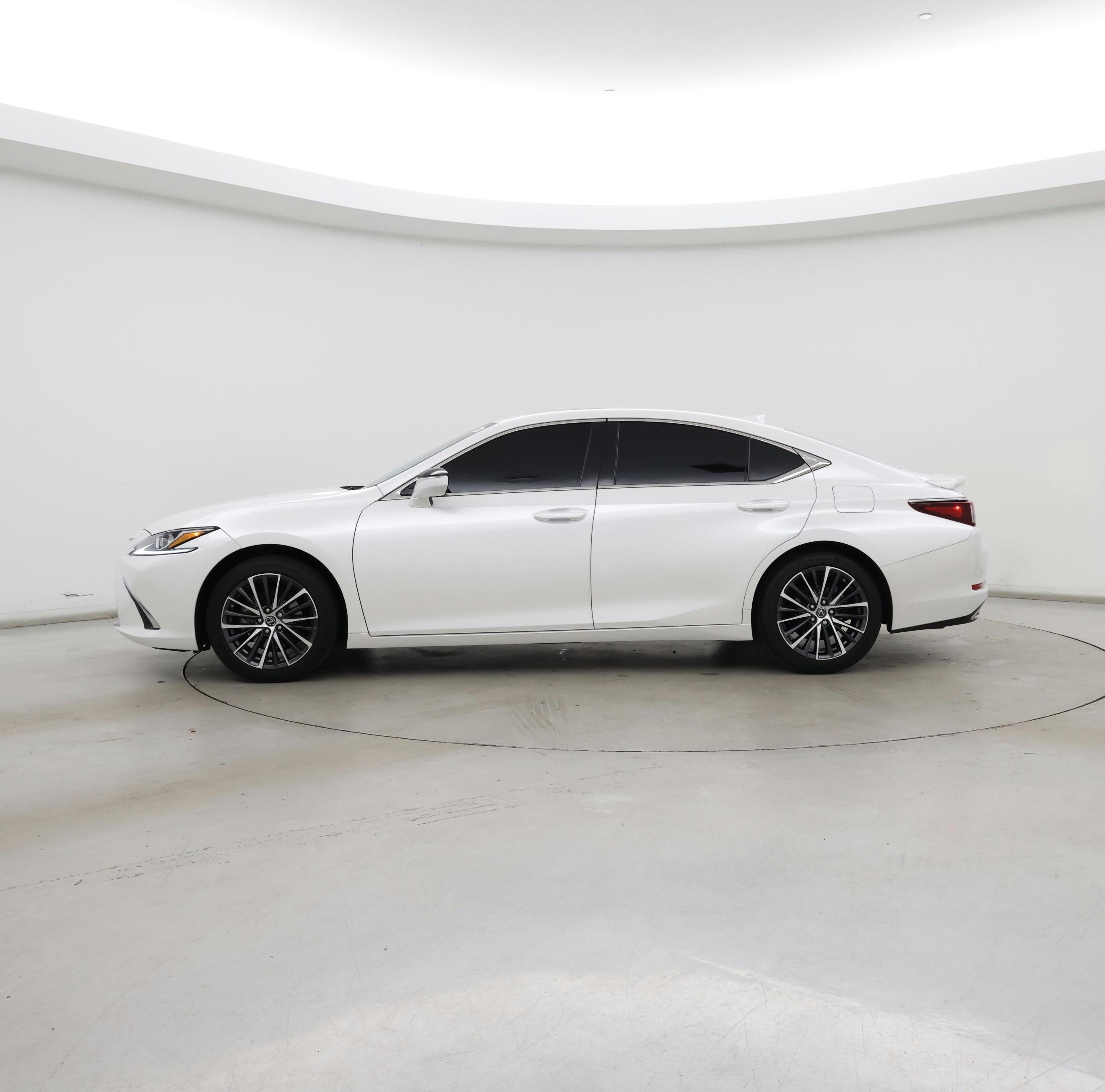 Thumbnail: 2023 Lexus ES - 3