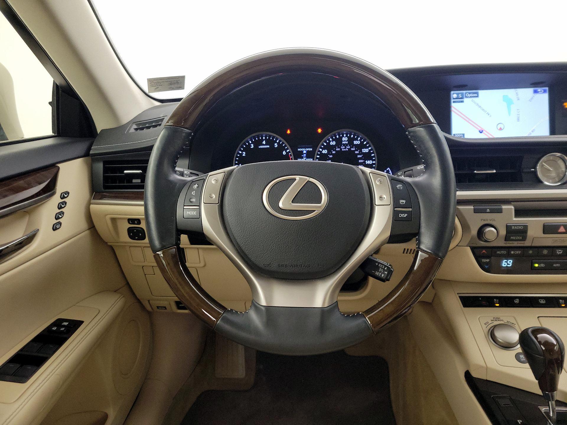 Thumbnail: 2015 Lexus ES - 10