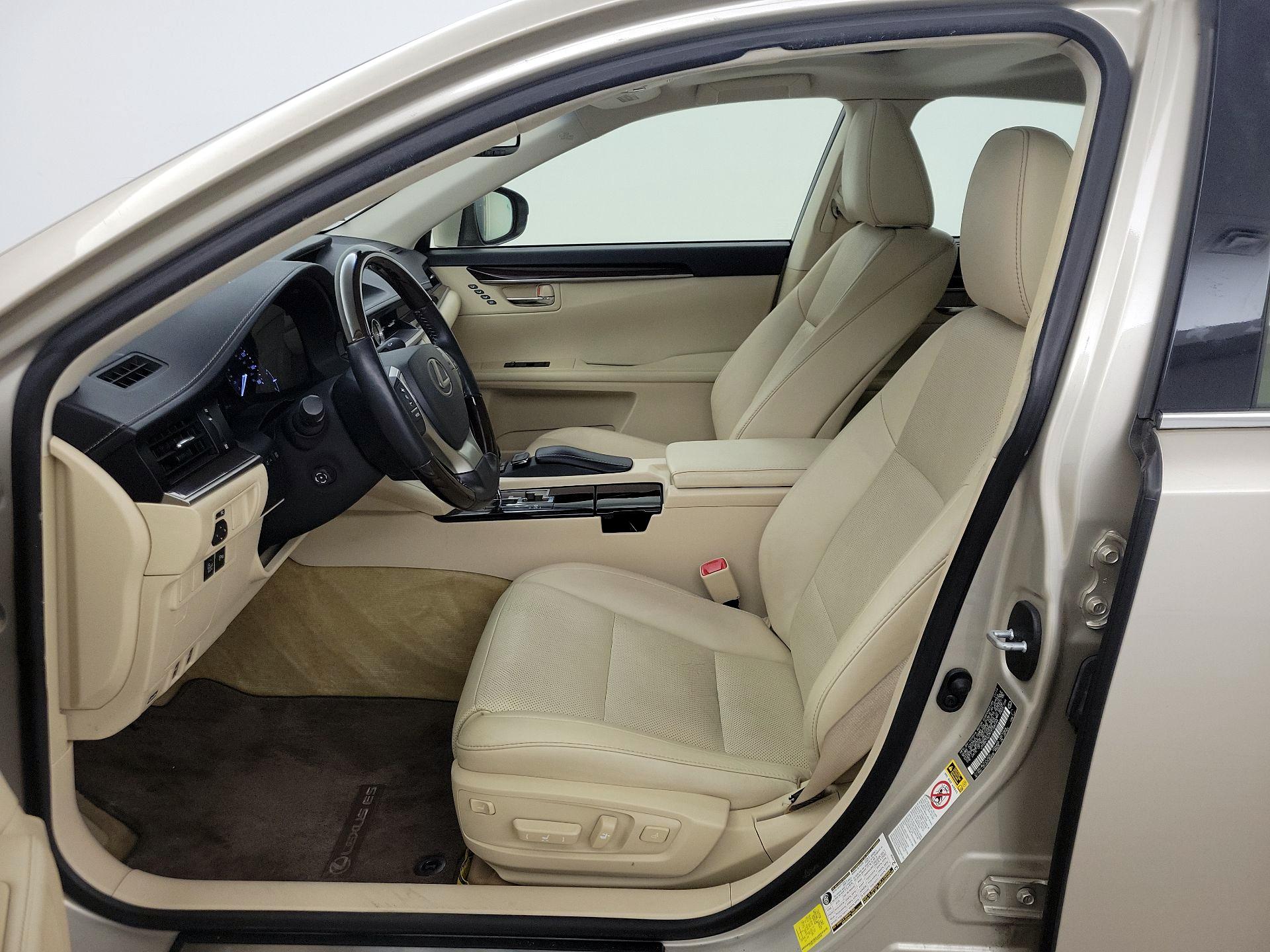 Thumbnail: 2015 Lexus ES - 11