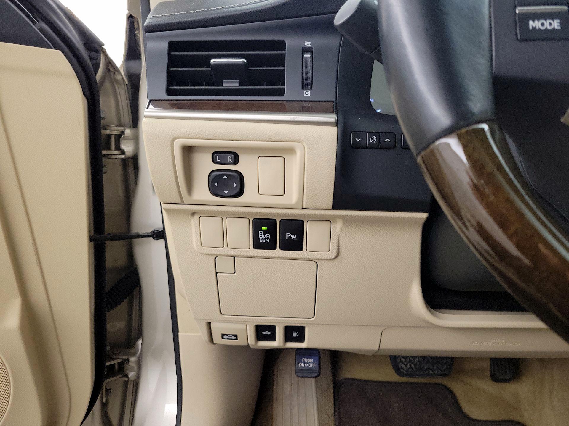 Thumbnail: 2015 Lexus ES - 13