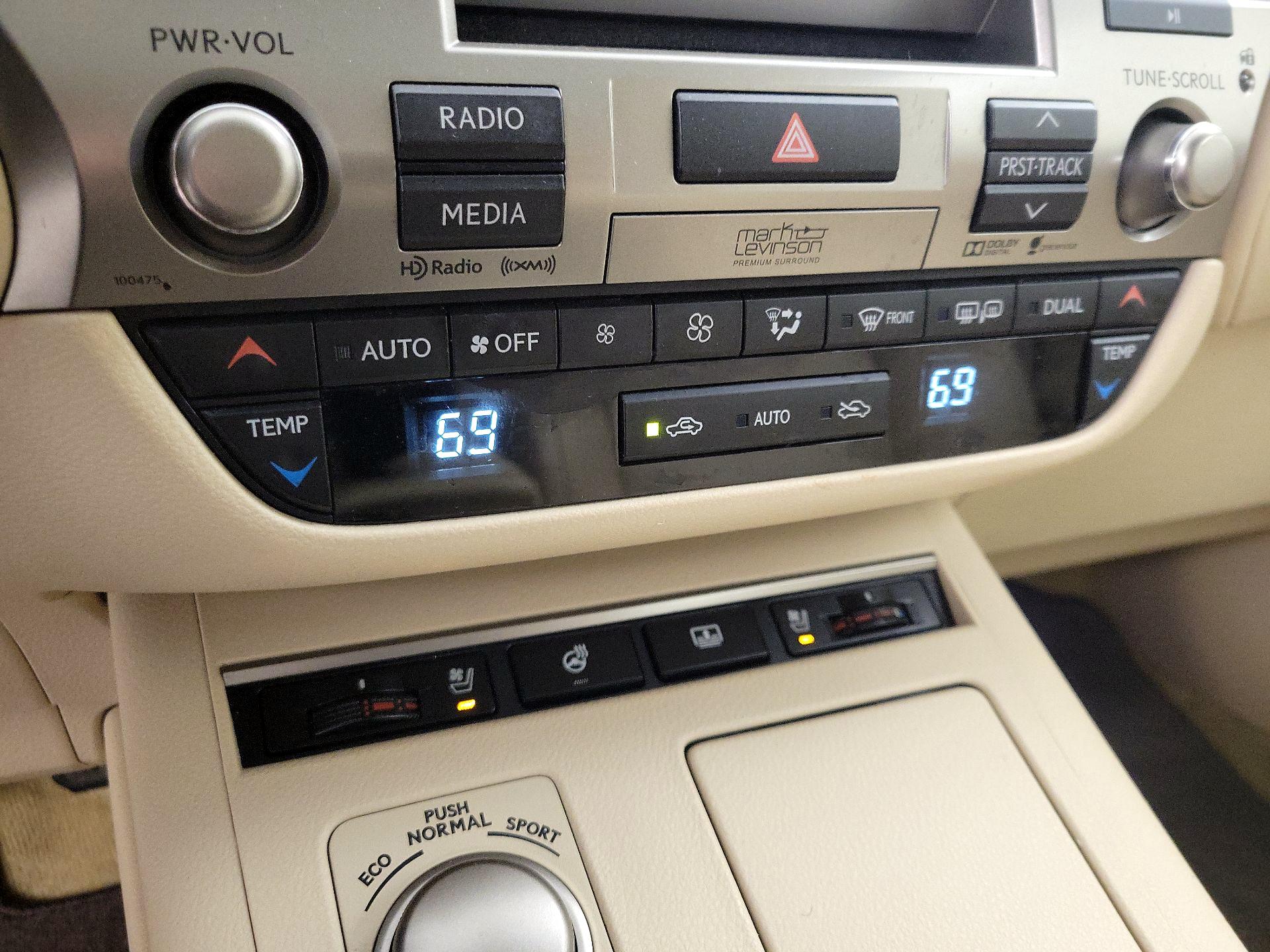 Thumbnail: 2015 Lexus ES - 17