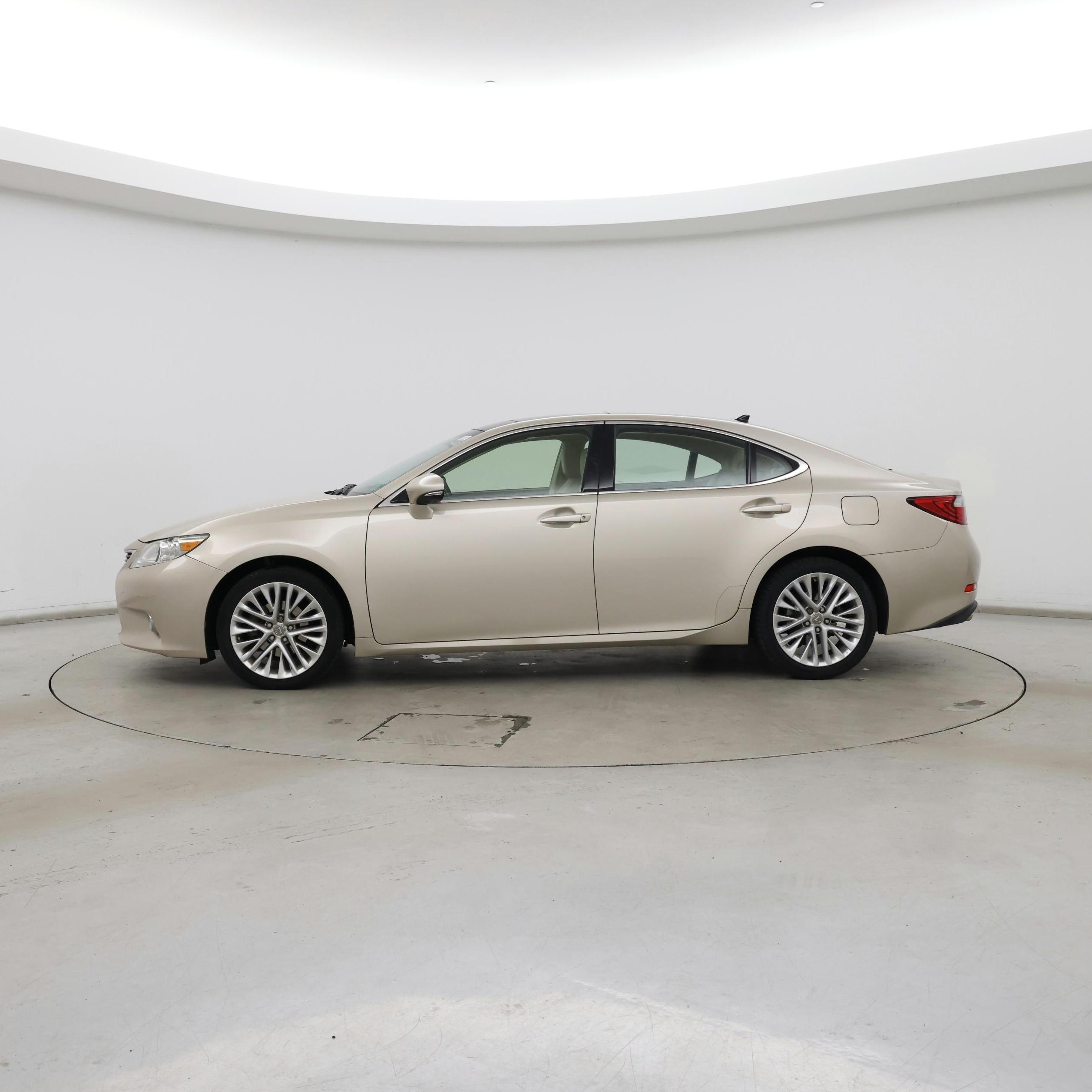 Thumbnail: 2015 Lexus ES - 3