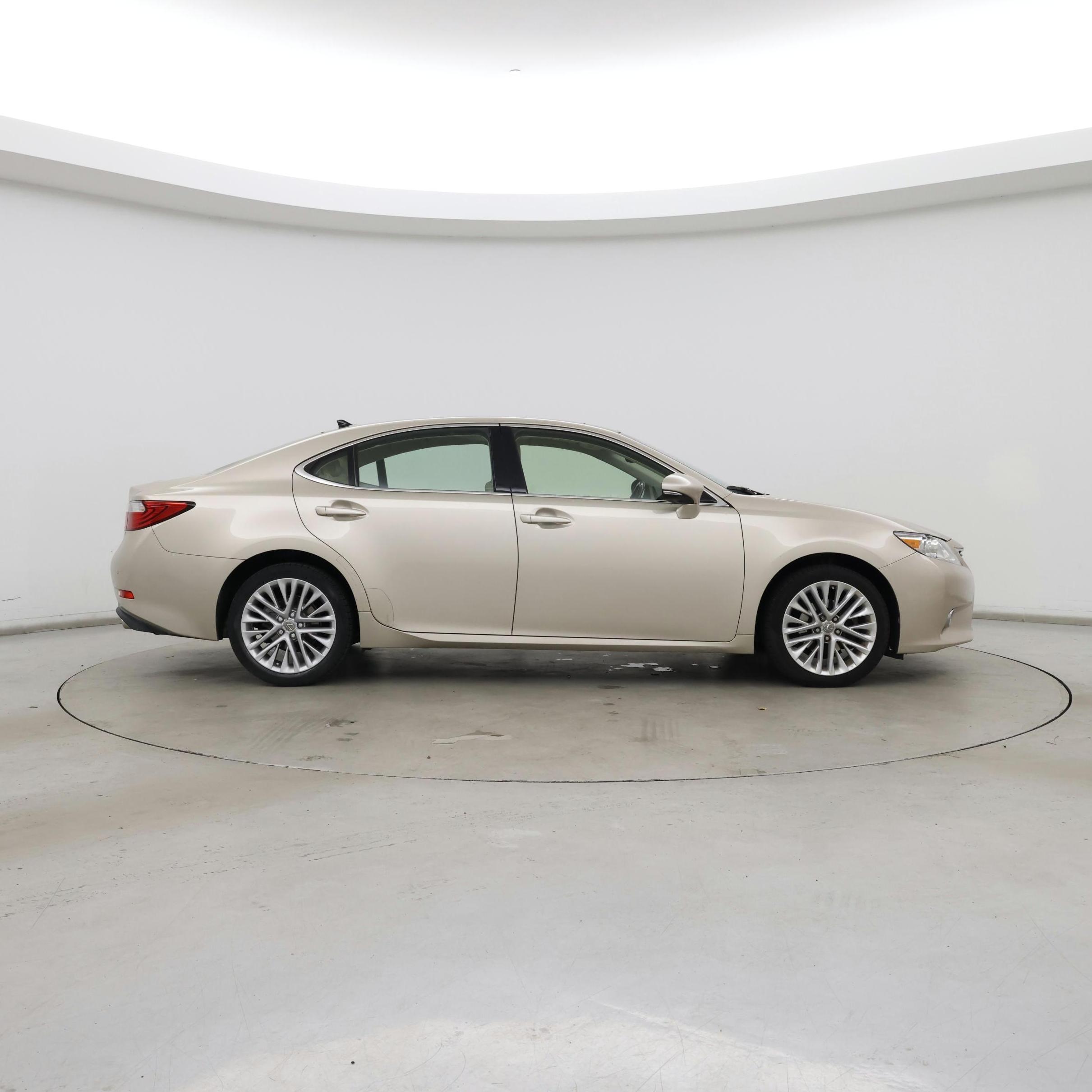 Thumbnail: 2015 Lexus ES - 7
