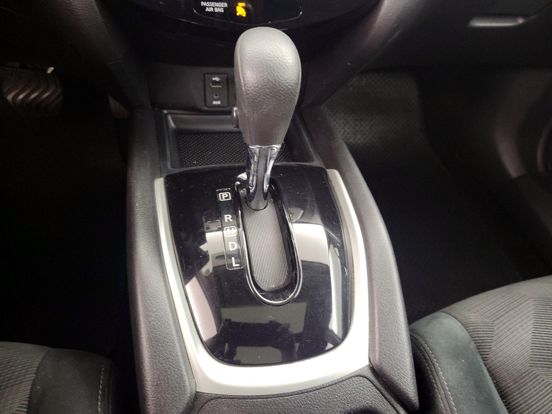 Thumbnail: 2015 Nissan Rogue - 17