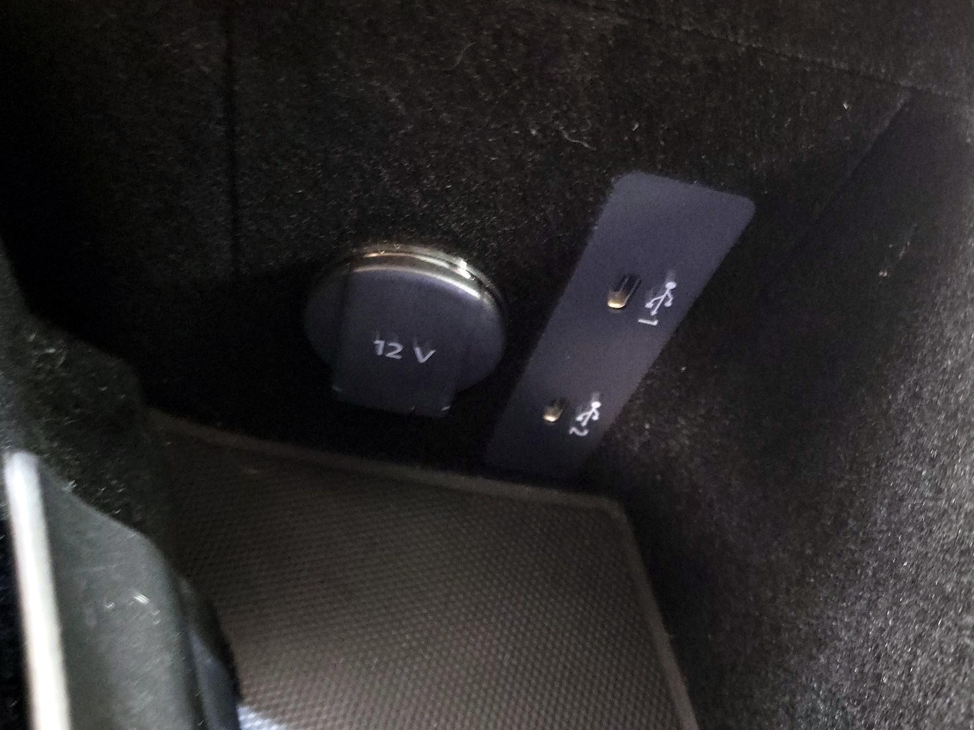 Thumbnail: 2022 Porsche Taycan - 18