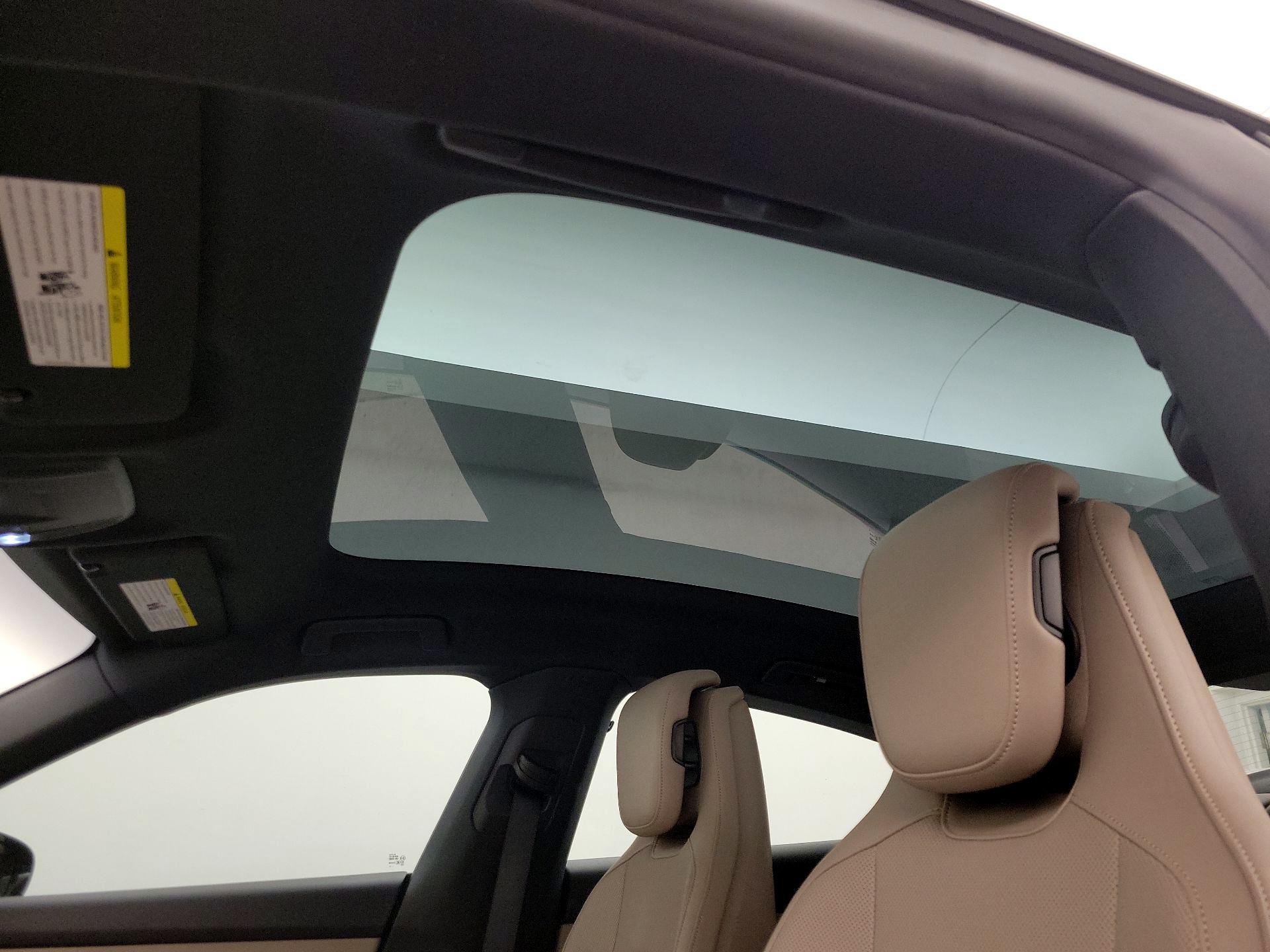 Thumbnail: 2022 Porsche Taycan - 19