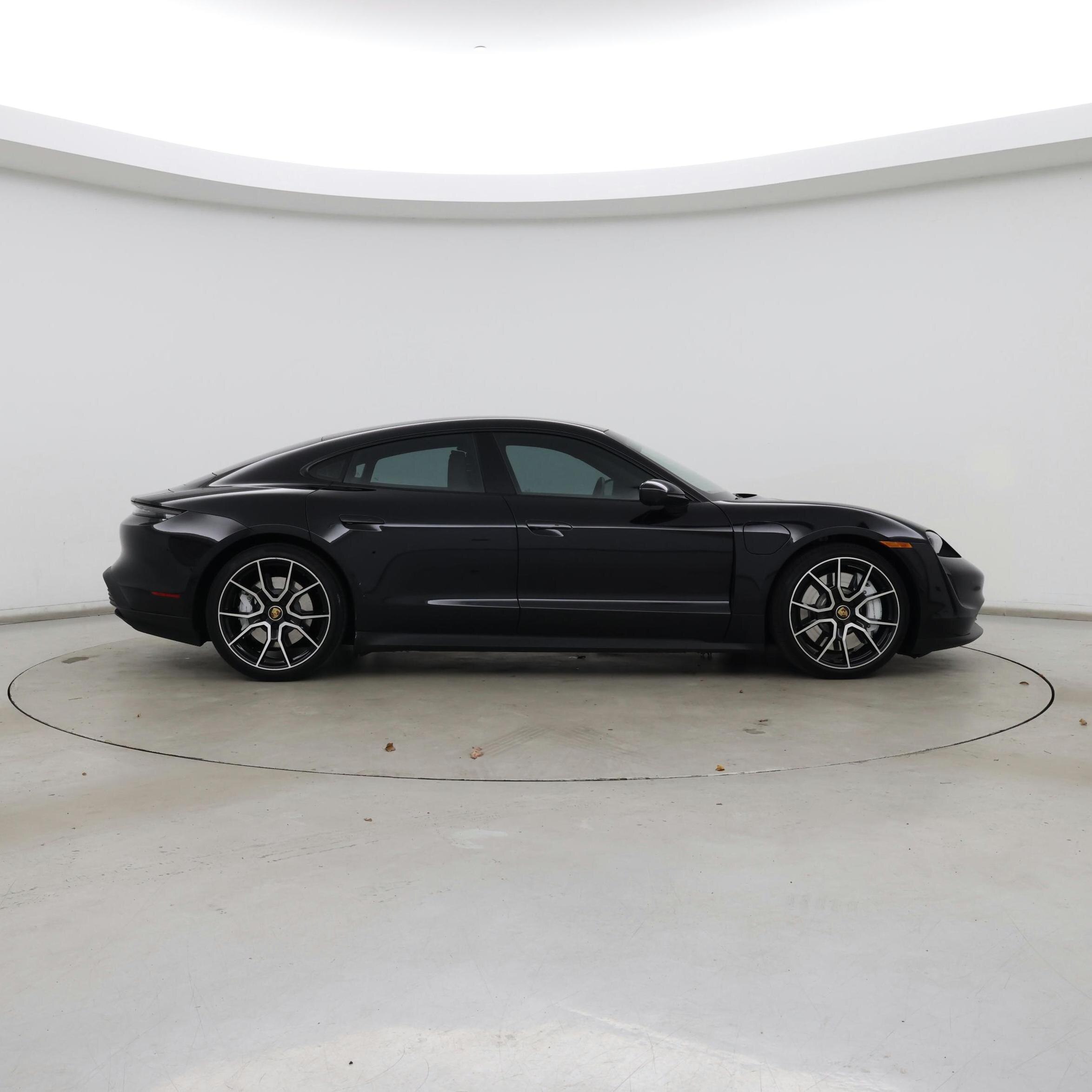 Thumbnail: 2022 Porsche Taycan - 7