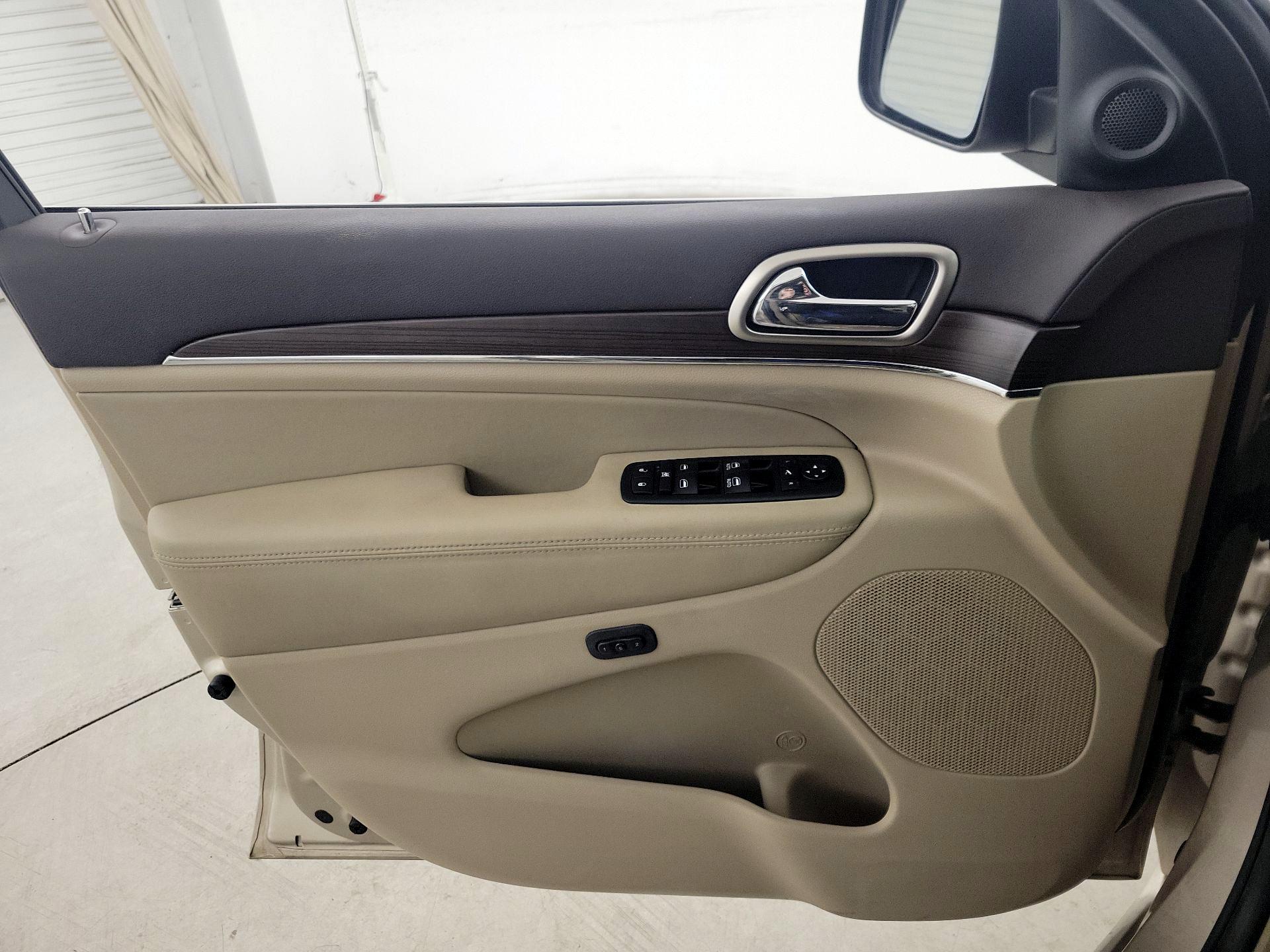 Thumbnail: 2014 Jeep Grand Cherokee - 12