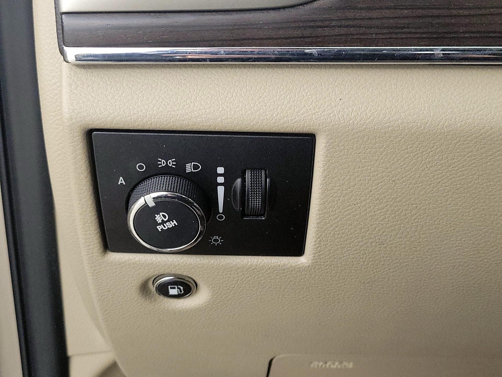 Thumbnail: 2014 Jeep Grand Cherokee - 13