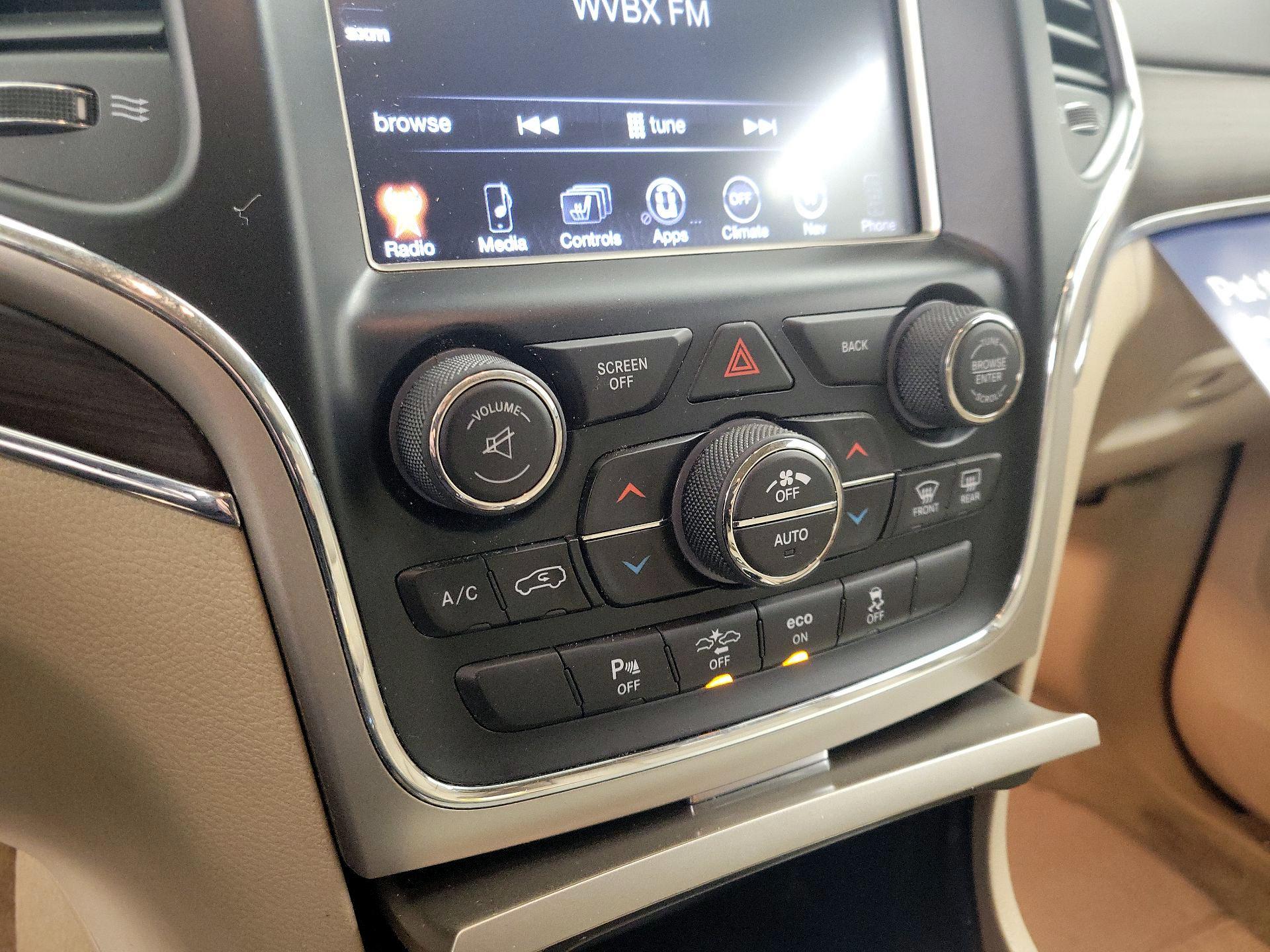 Thumbnail: 2014 Jeep Grand Cherokee - 17