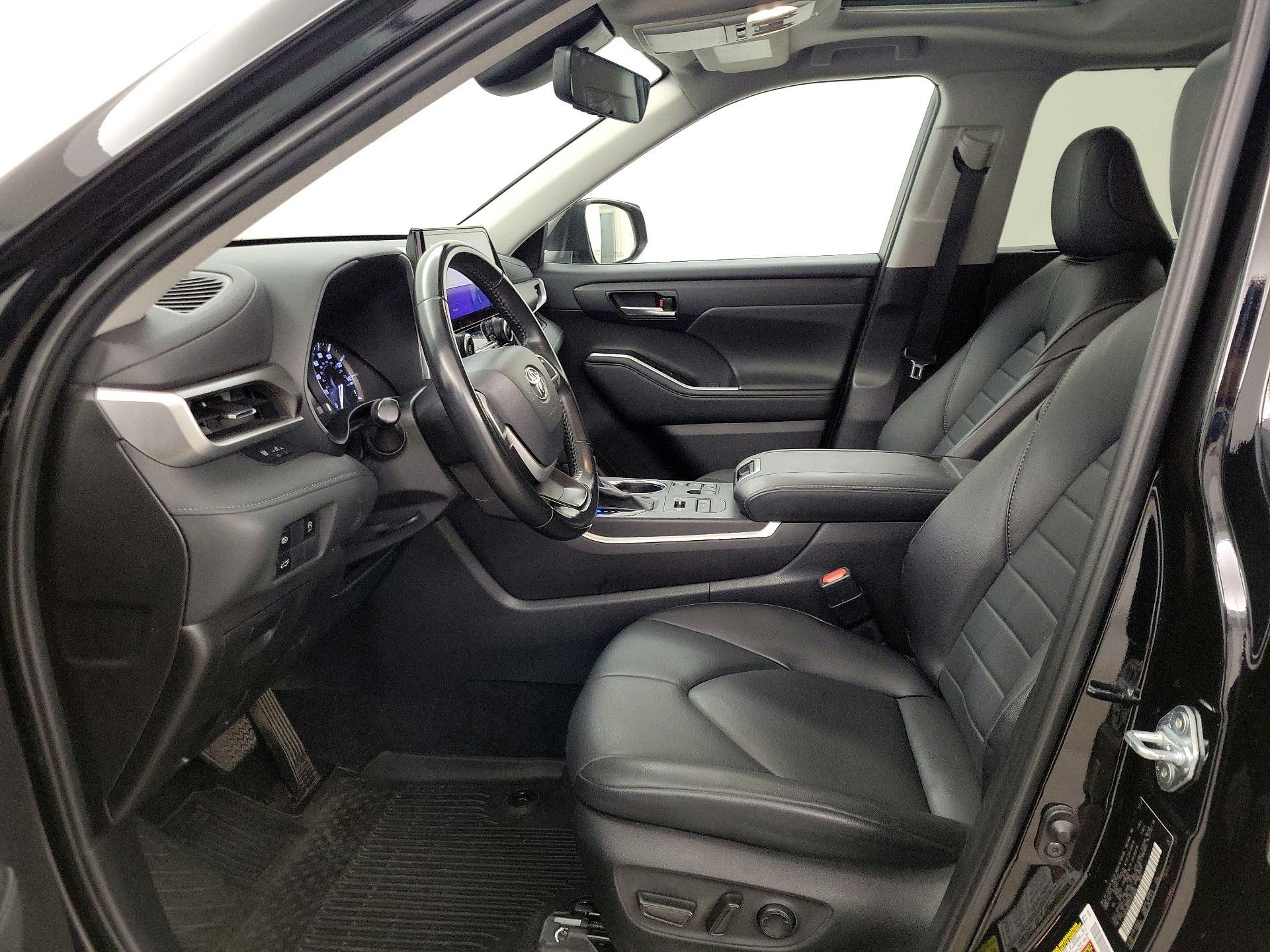 Thumbnail: 2024 Toyota Highlander - 11