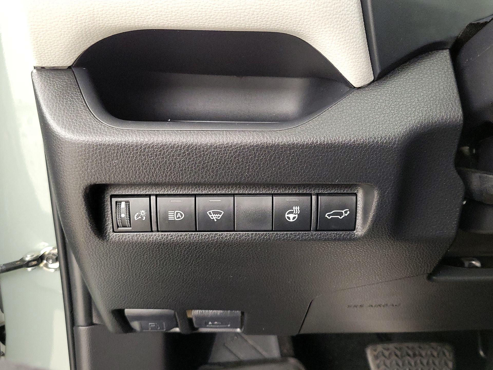 Thumbnail: 2021 Toyota RAV4 - 13