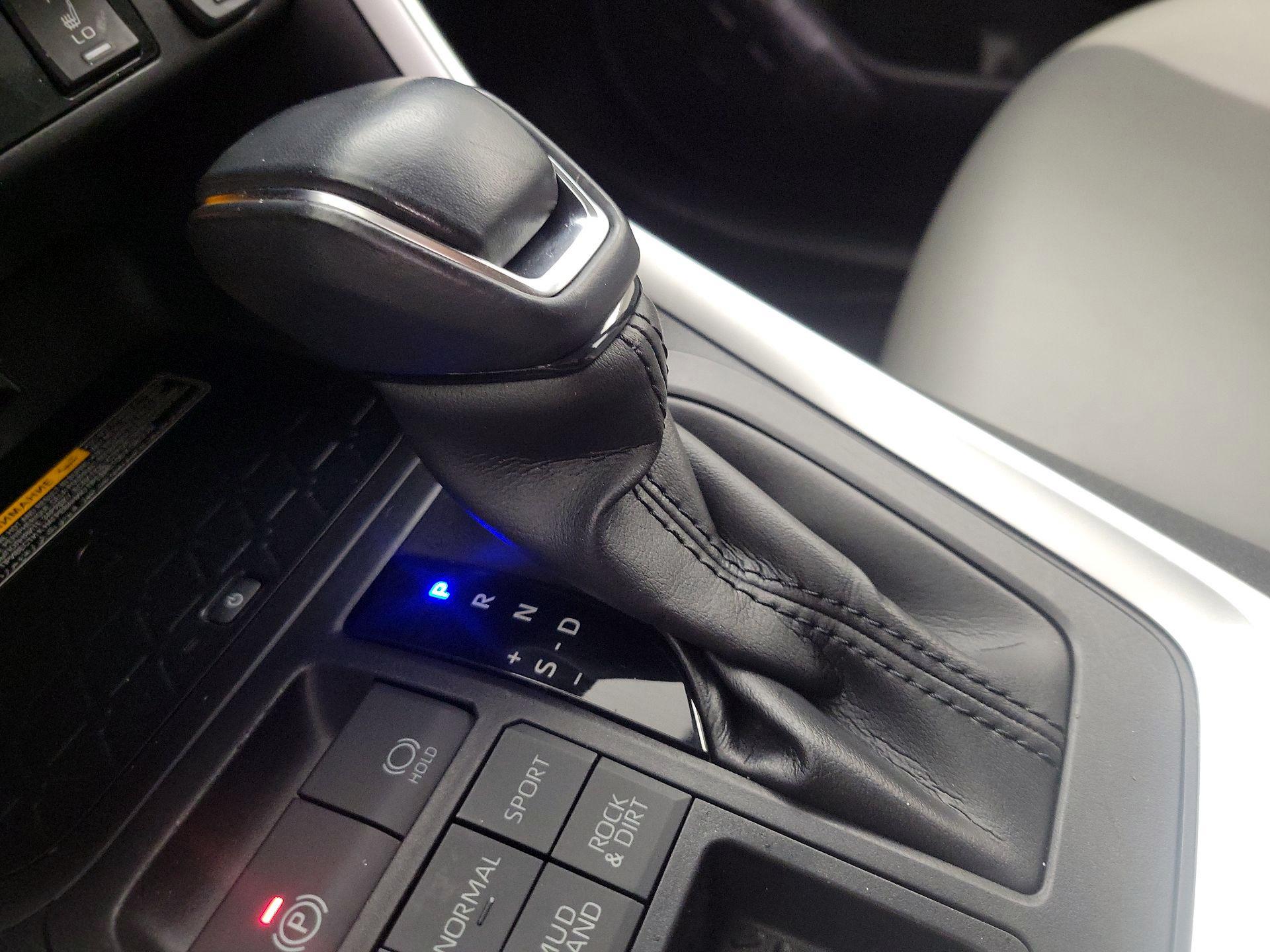 Thumbnail: 2021 Toyota RAV4 - 17