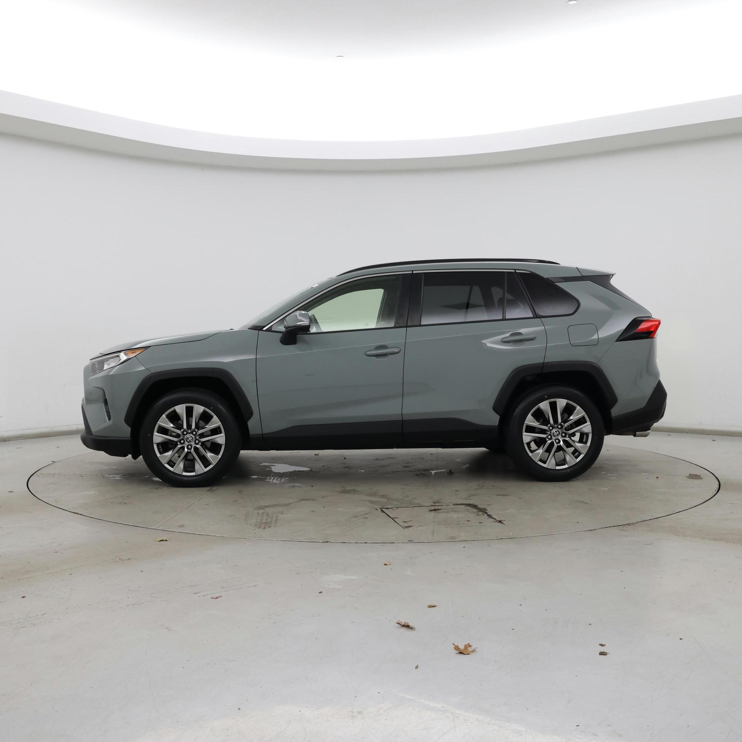 Thumbnail: 2021 Toyota RAV4 - 3