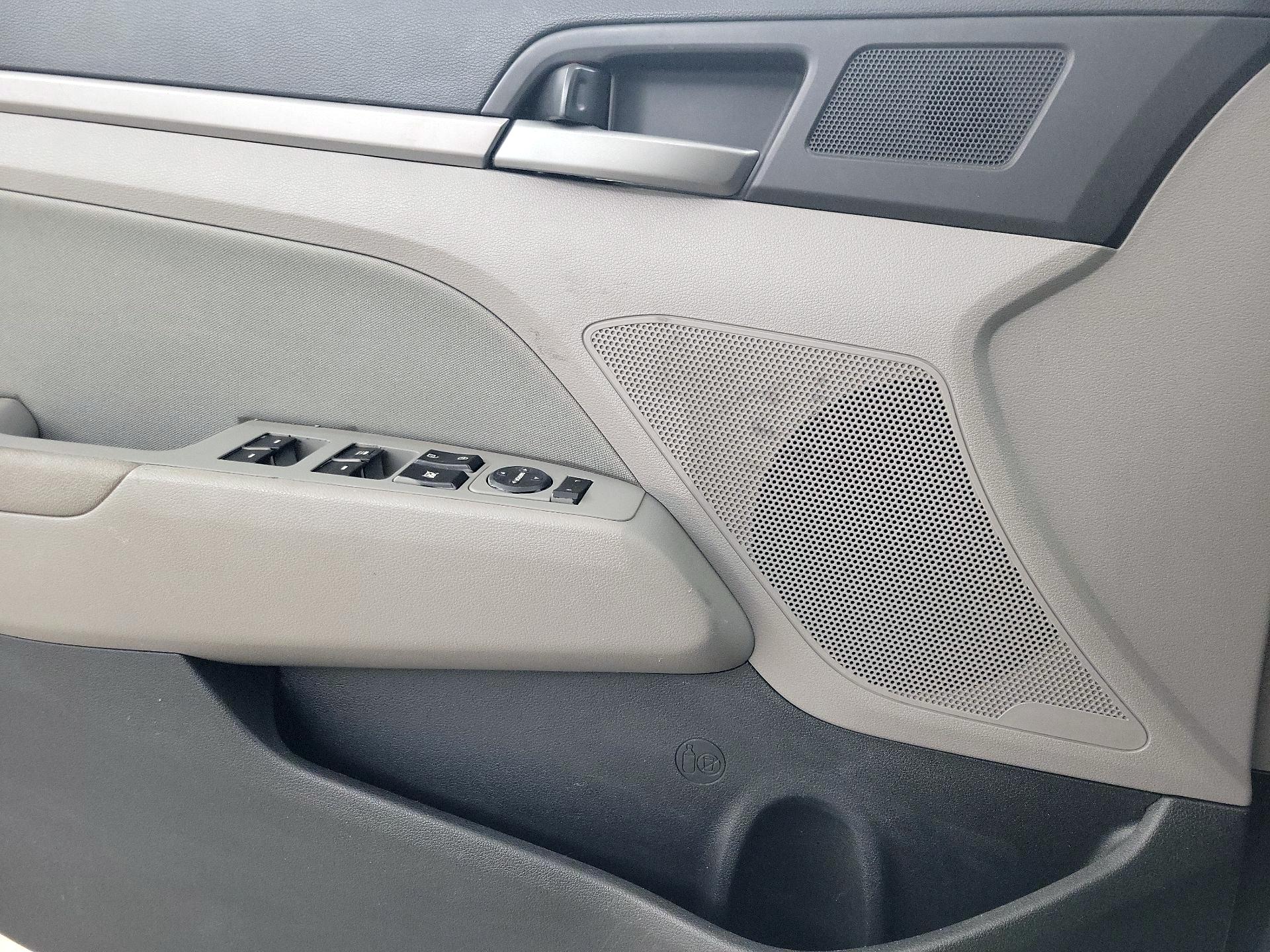 Thumbnail: 2017 Hyundai Elantra - 12