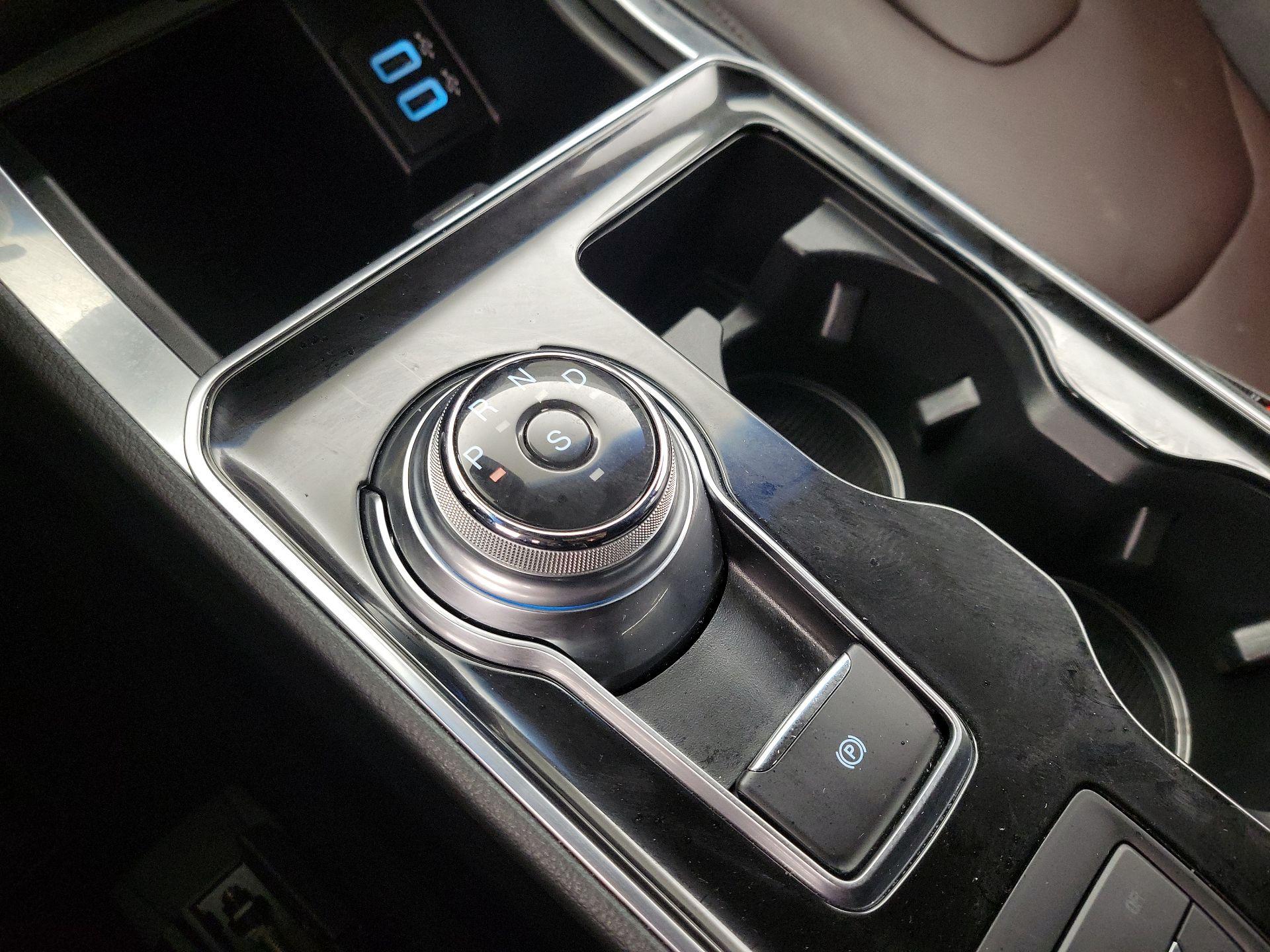 Thumbnail: 2020 Ford Edge - 18