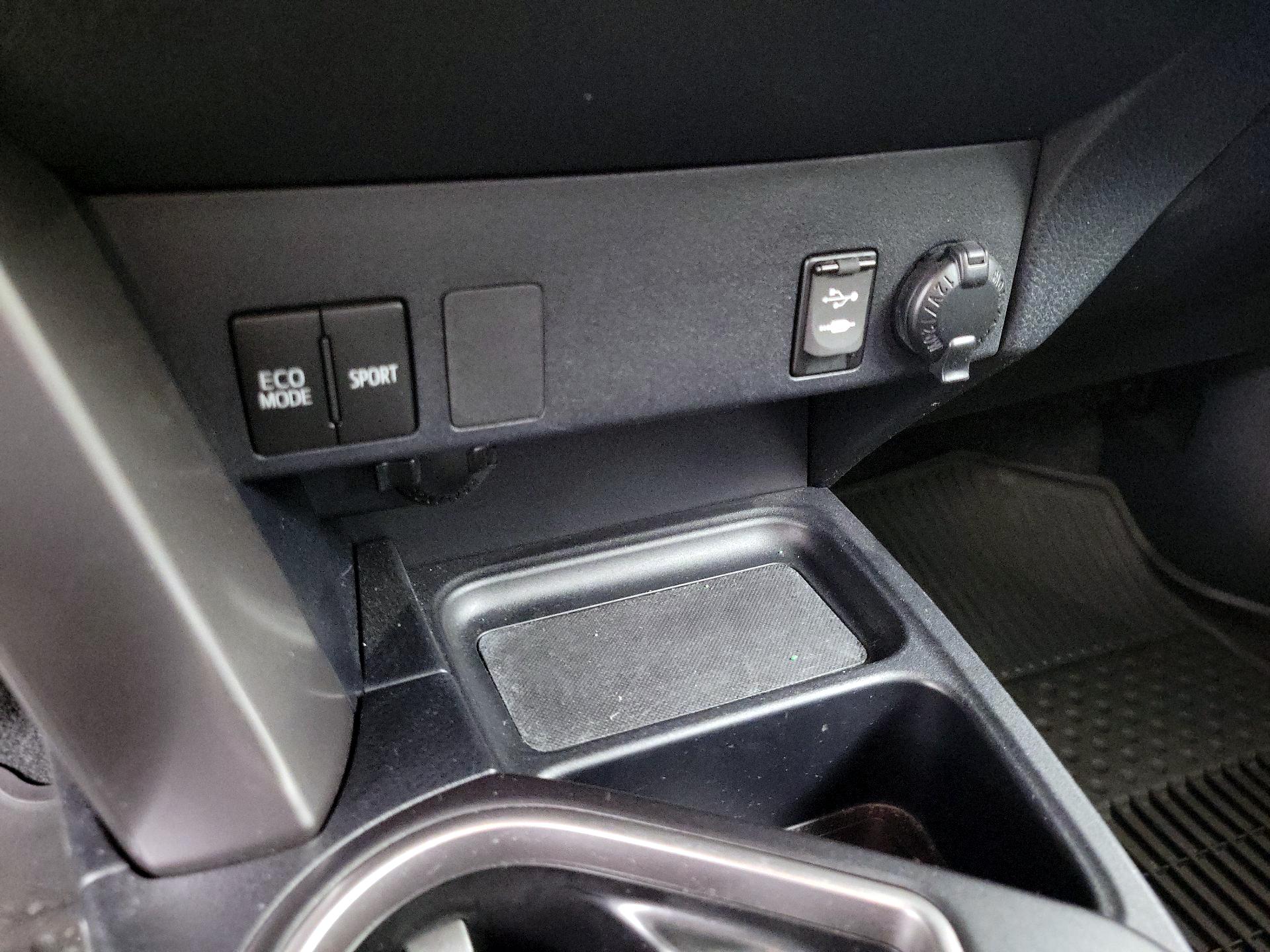 Thumbnail: 2017 Toyota RAV4 - 18