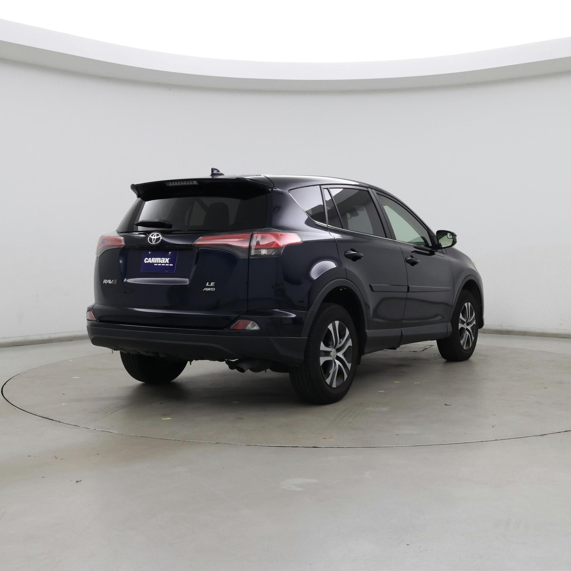 Thumbnail: 2017 Toyota RAV4 - 8