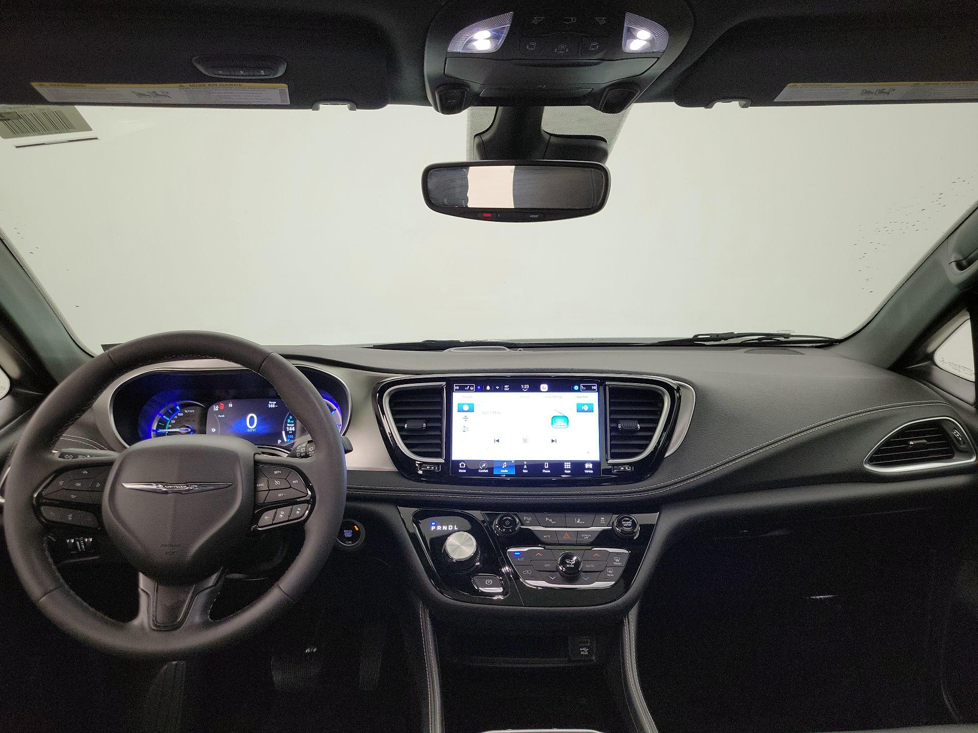 Thumbnail: 2023 Chrysler Pacifica - 9