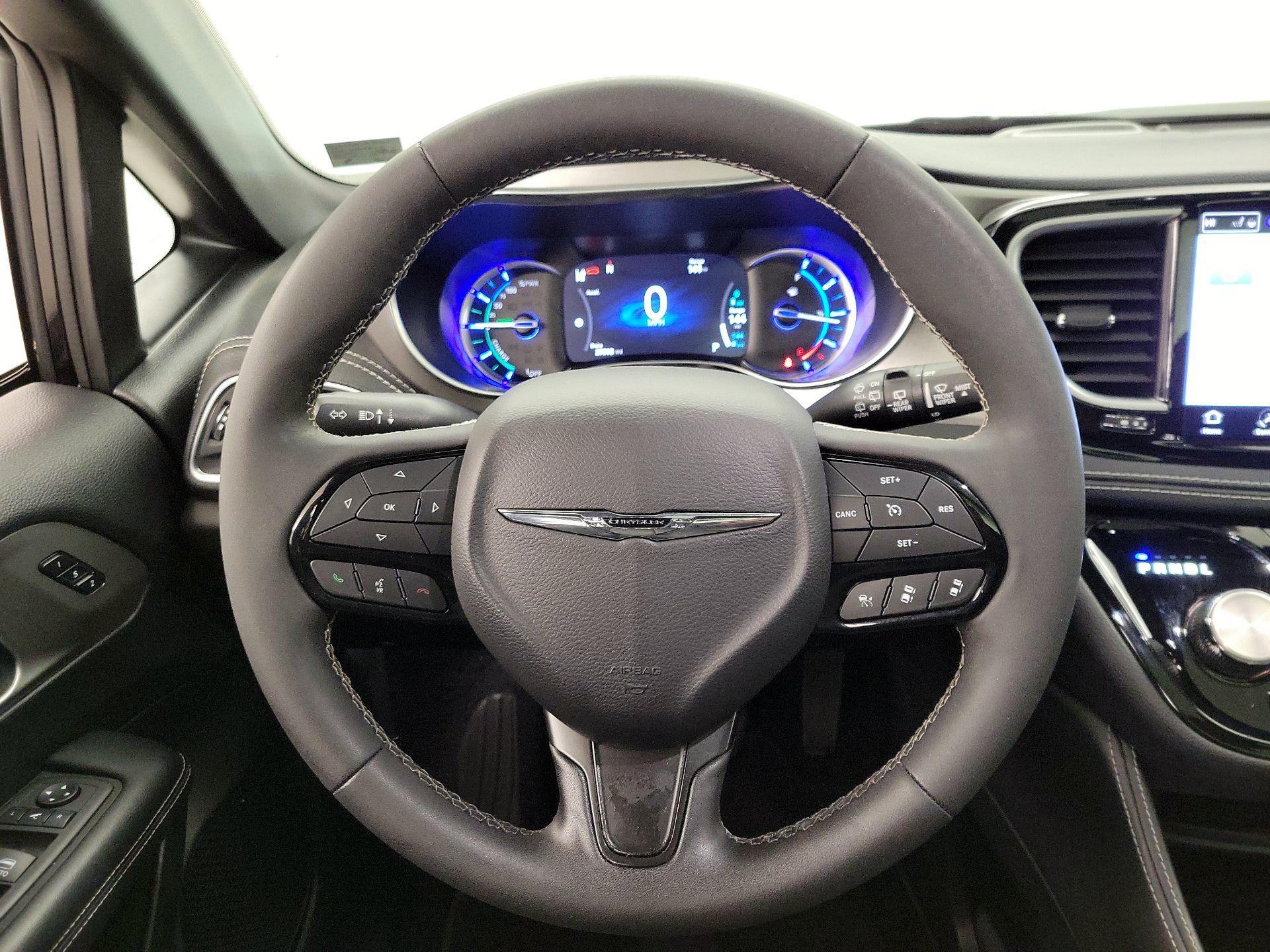 Thumbnail: 2023 Chrysler Pacifica - 10