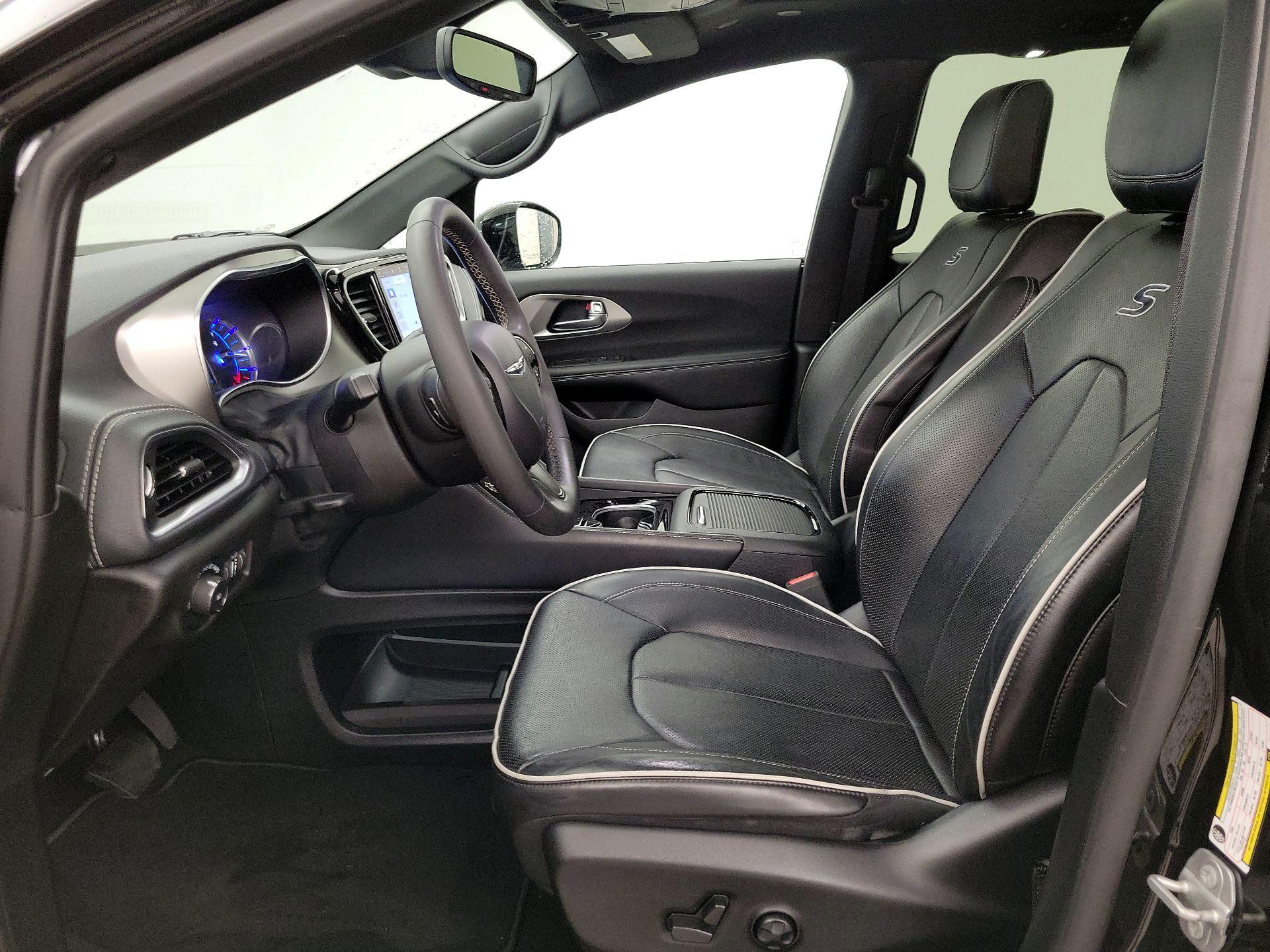 Thumbnail: 2023 Chrysler Pacifica - 11